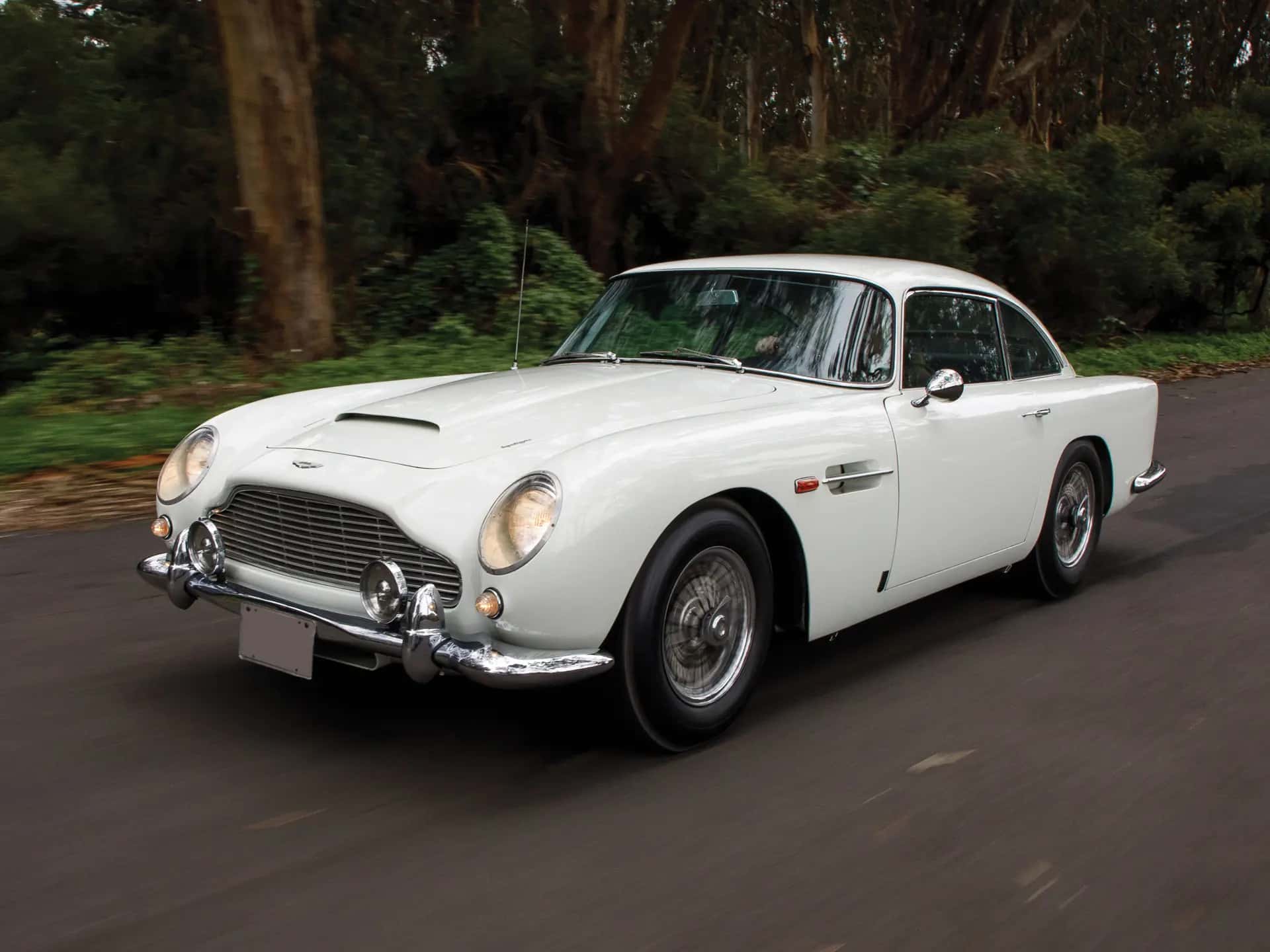 1964 Aston Martin DB5 sold for $643,000