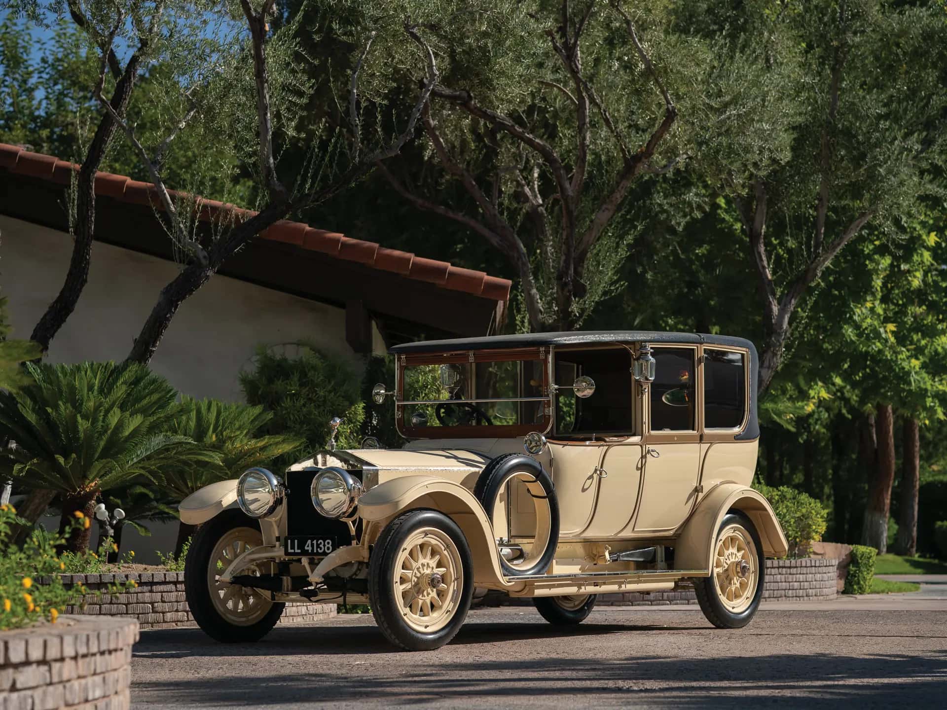 1914 Rolls-Royce Silver Ghost Landaulette sold for $665,000