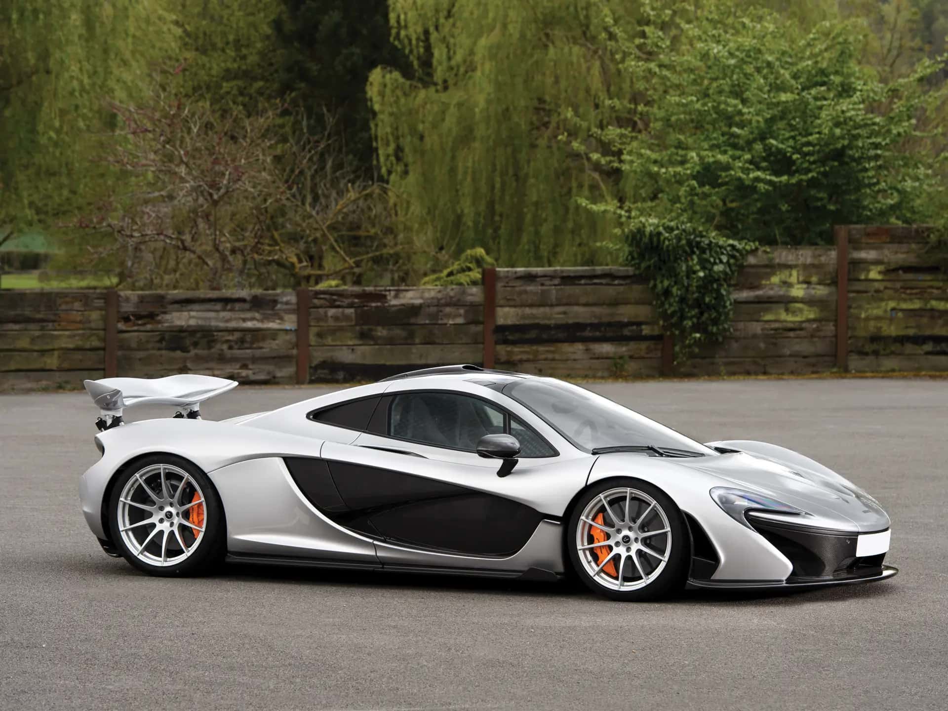 2015 McLaren P1 sold for €0