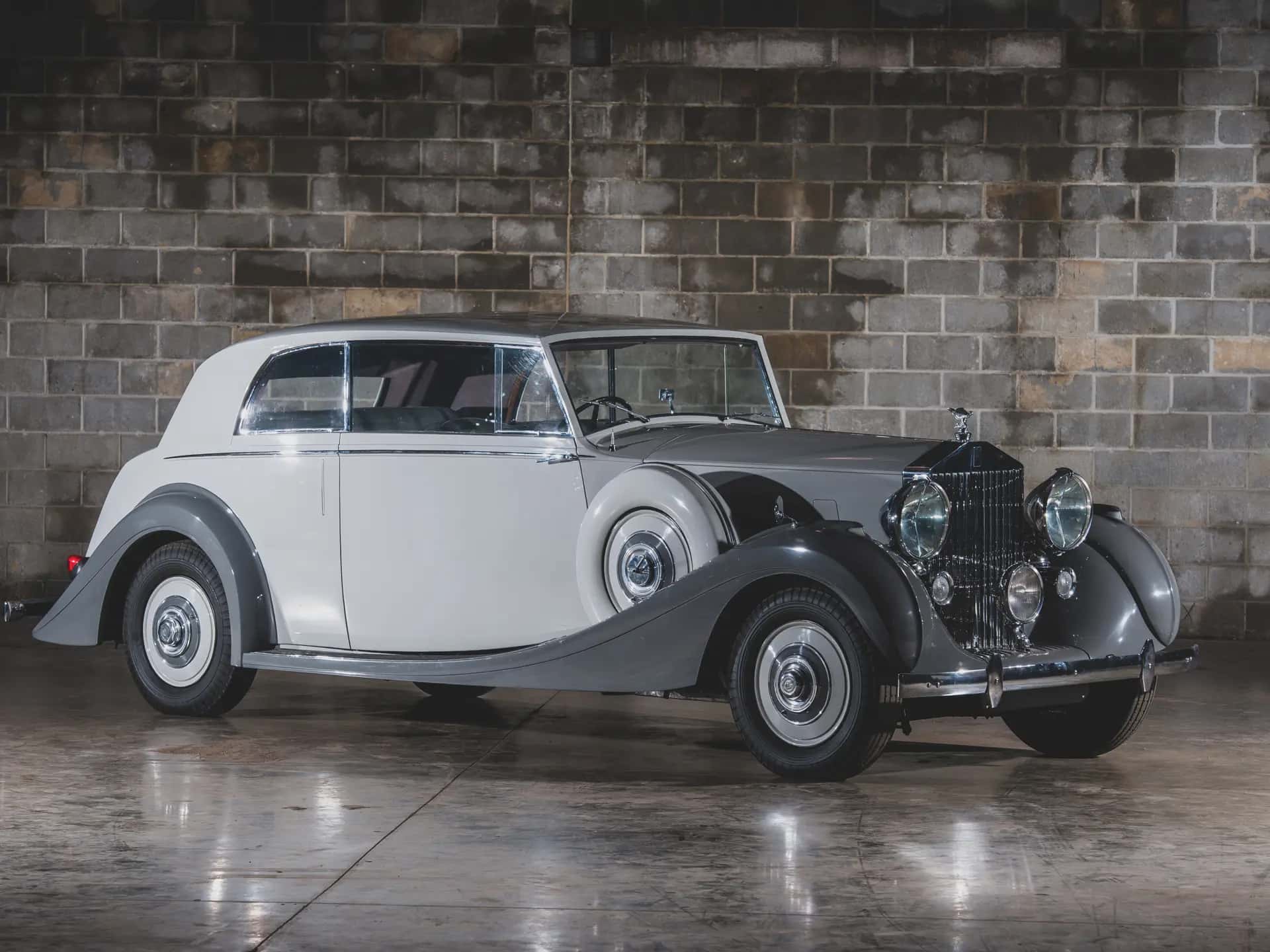 1939 Rolls-Royce Wraith Saloon Coupe sold for $145,600