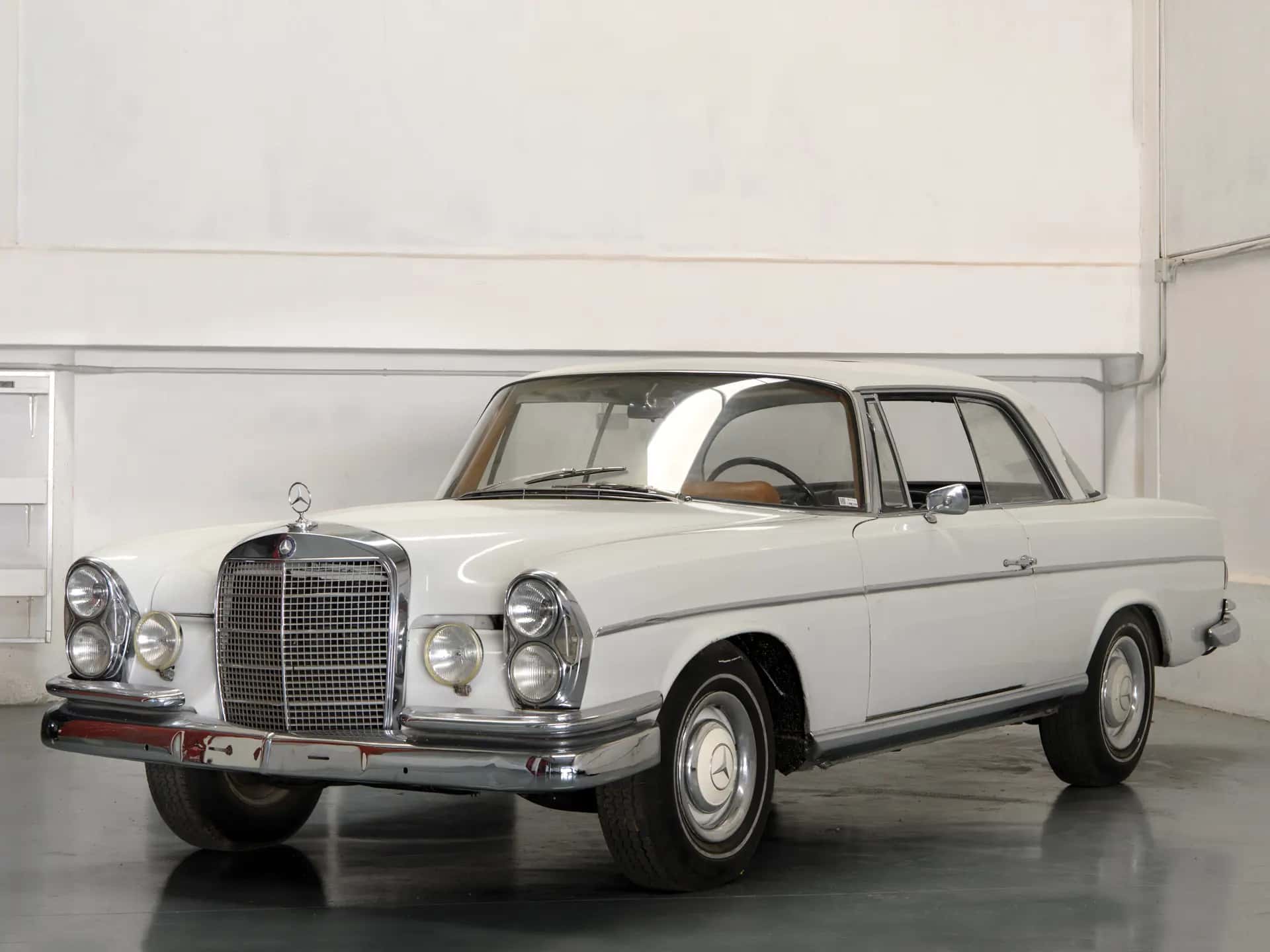 1964 Mercedes-Benz 300 SE Coupe sold for €19,550