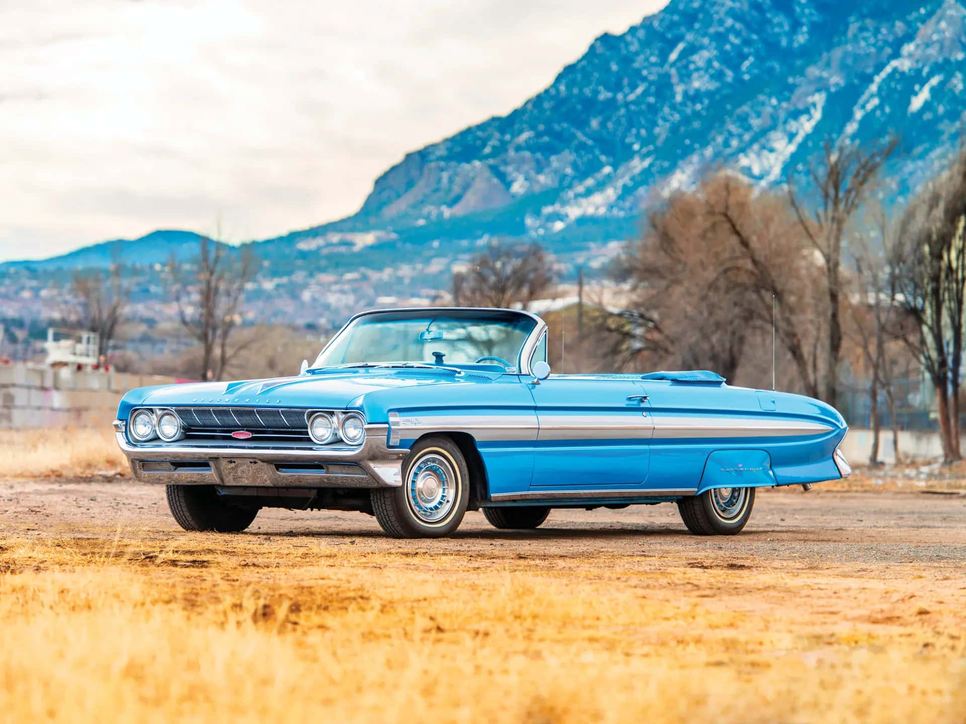 1961 Oldsmobile Starfire Convertible sold for $69,440
