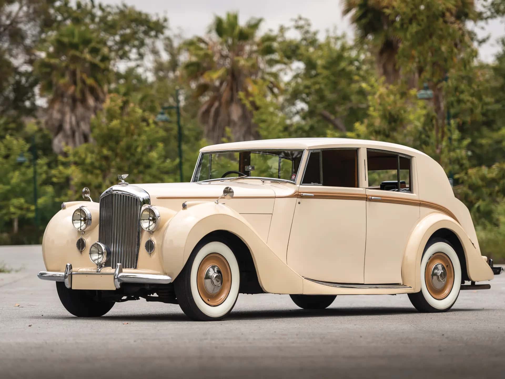 1947 Bentley Mark VI Saloon sold for $53,200