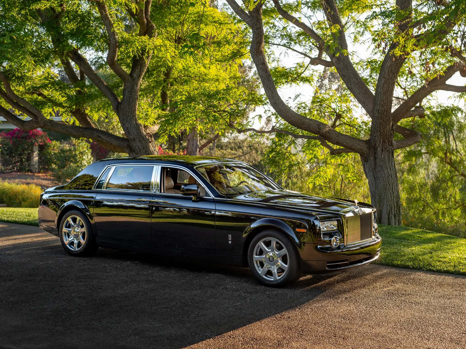 2012 Rolls-Royce Phantom EWB 'Year of the Dragon' sold for $307,500