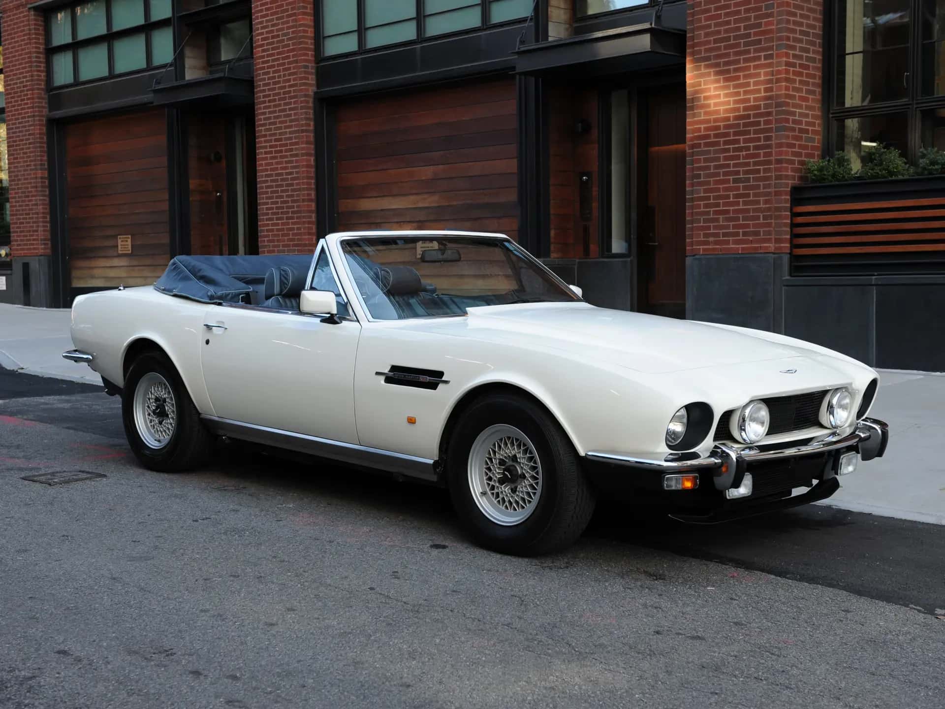 1988 Aston Martin V8 Volante sold for $0