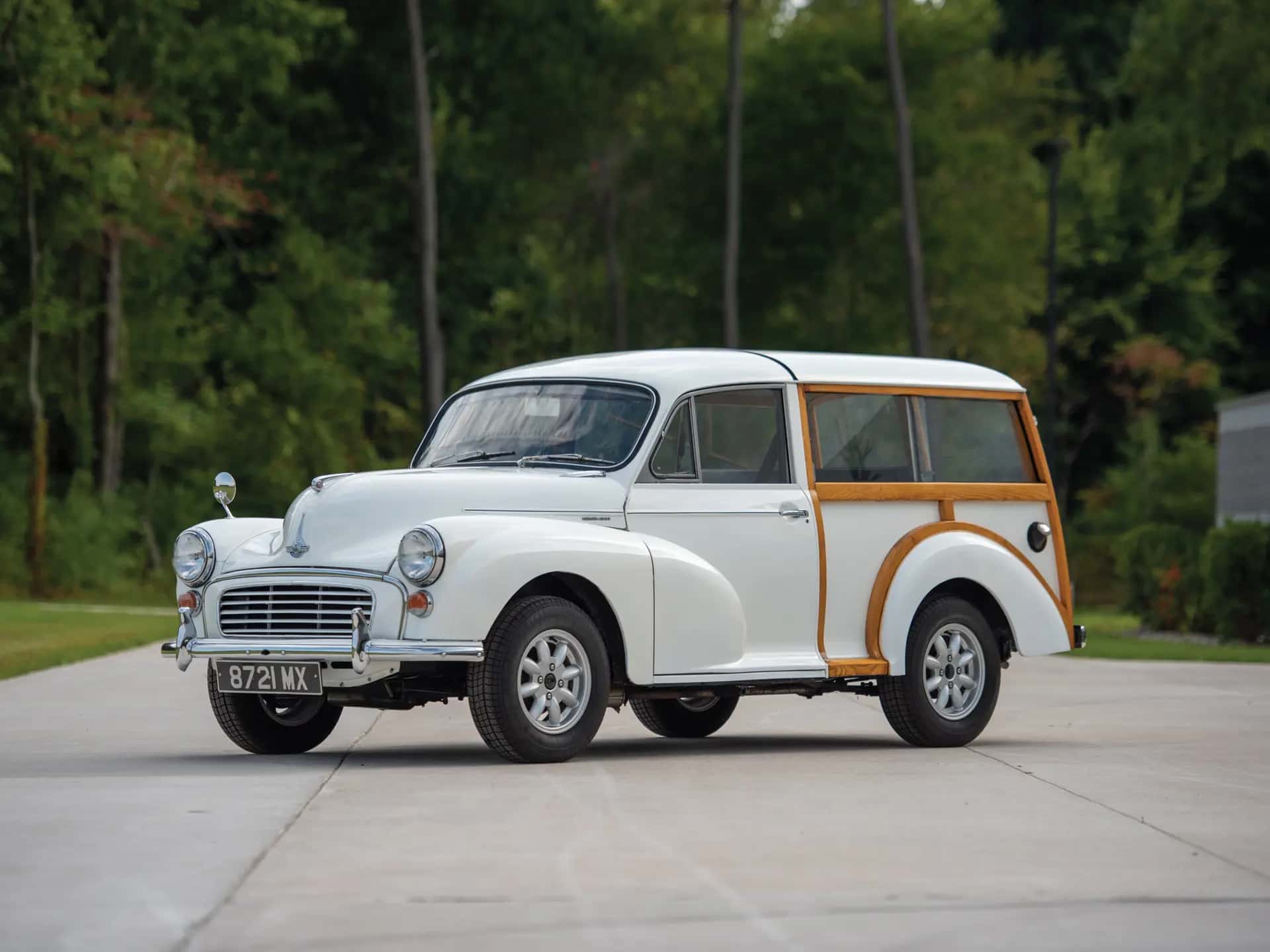 1962 Morris Minor 1000 Traveller sold for $17,920