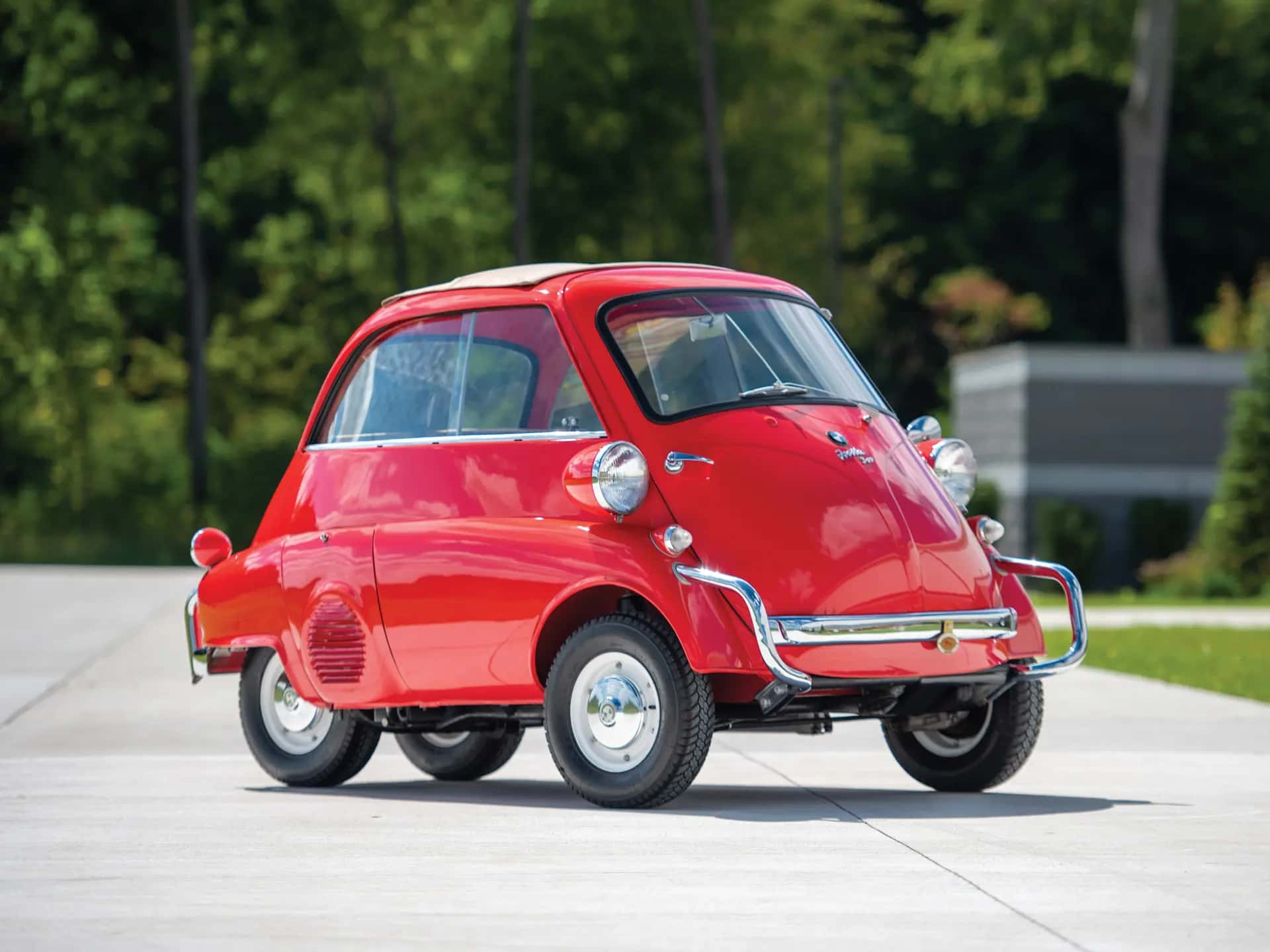 1957 BMW Isetta 300 sold for $34,720