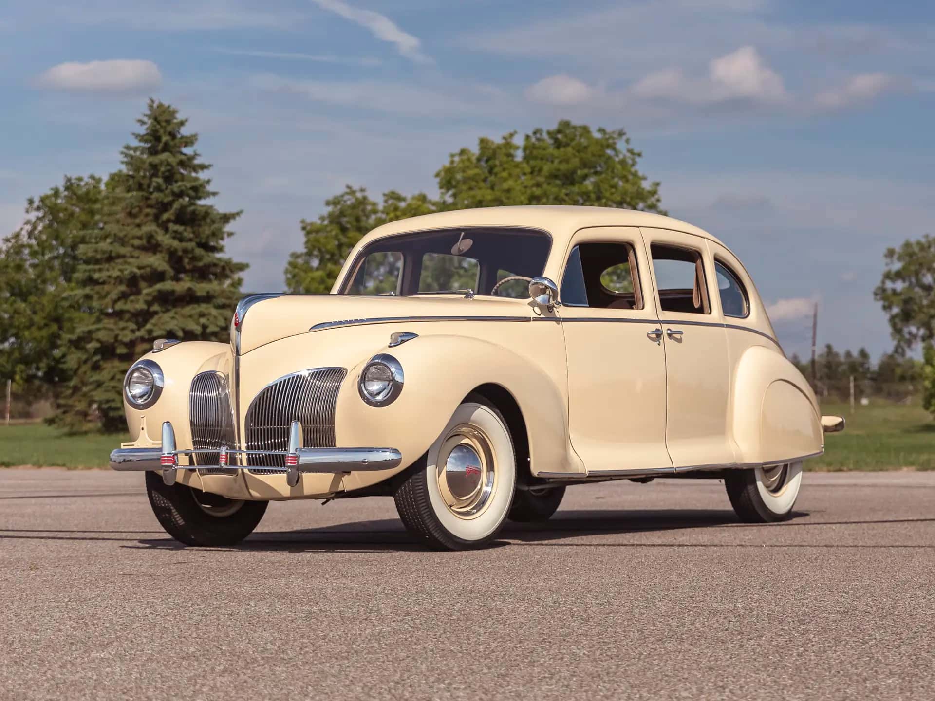1941 Lincoln Zephyr Sedan sold for $20,900