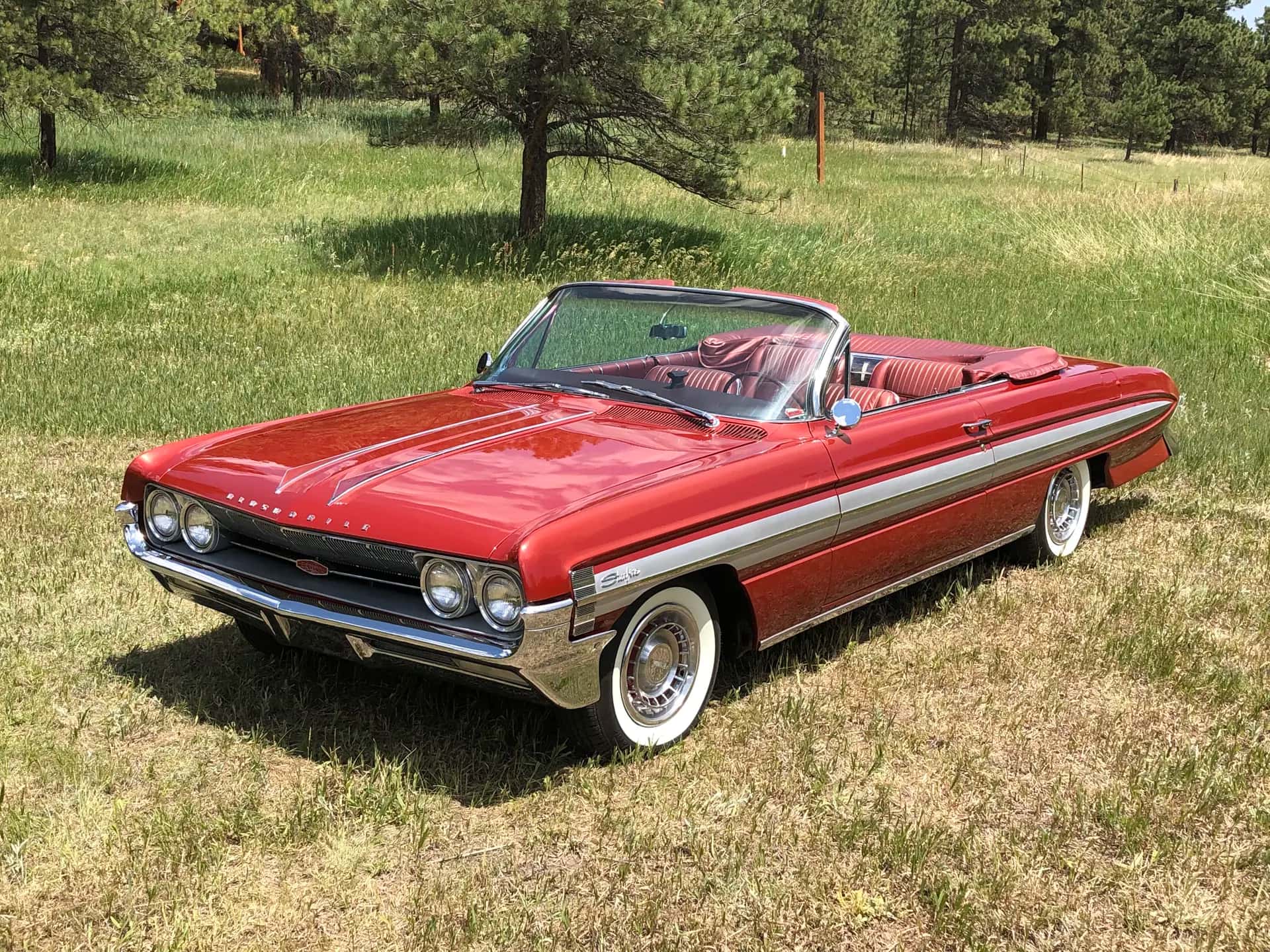 1961 Oldsmobile Starfire Convertible sold for $35,200