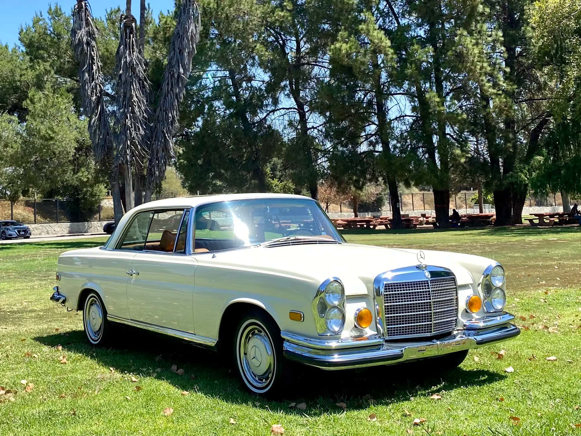 1971 Mercedes-Benz 280 SE 3.5 Coupe sold for $0