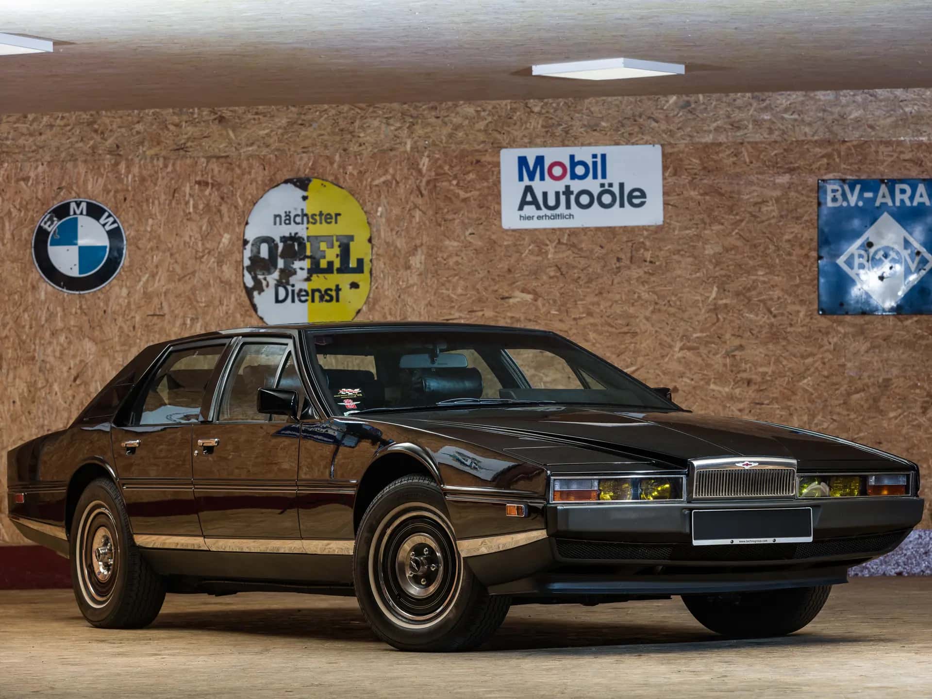 1983 Aston Martin Lagonda sold for €56,100