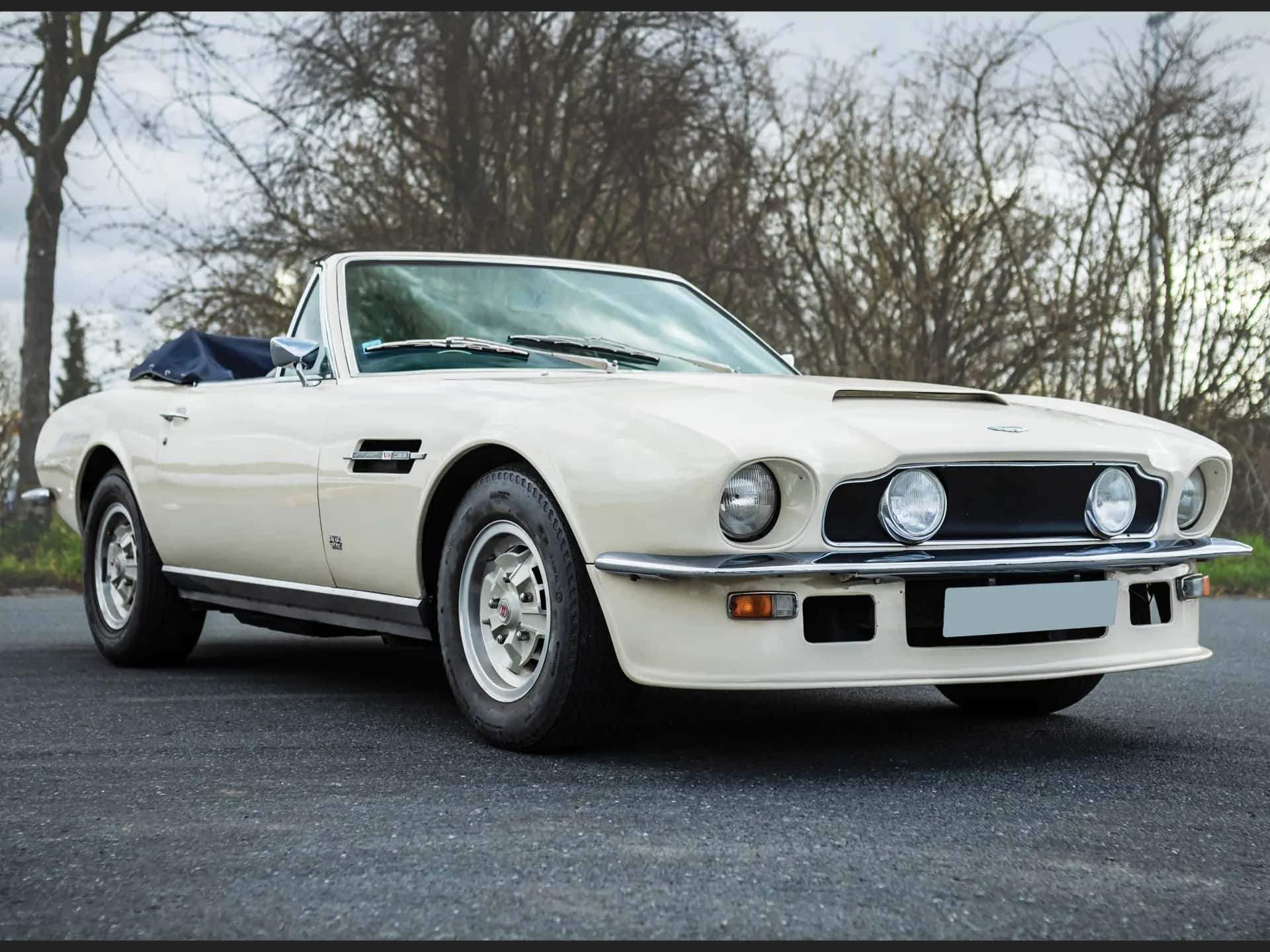 1972 Aston Martin V8 Convertible sold for €58,300