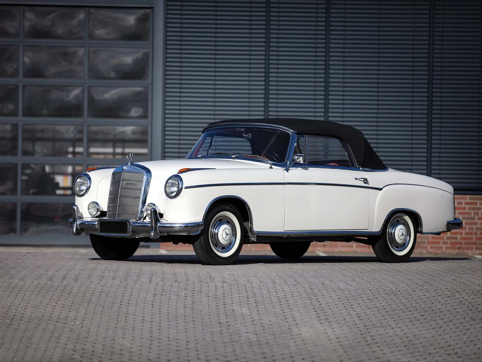 1957 Mercedes-Benz 220 S Cabriolet 'Ponton' sold for €75,900
