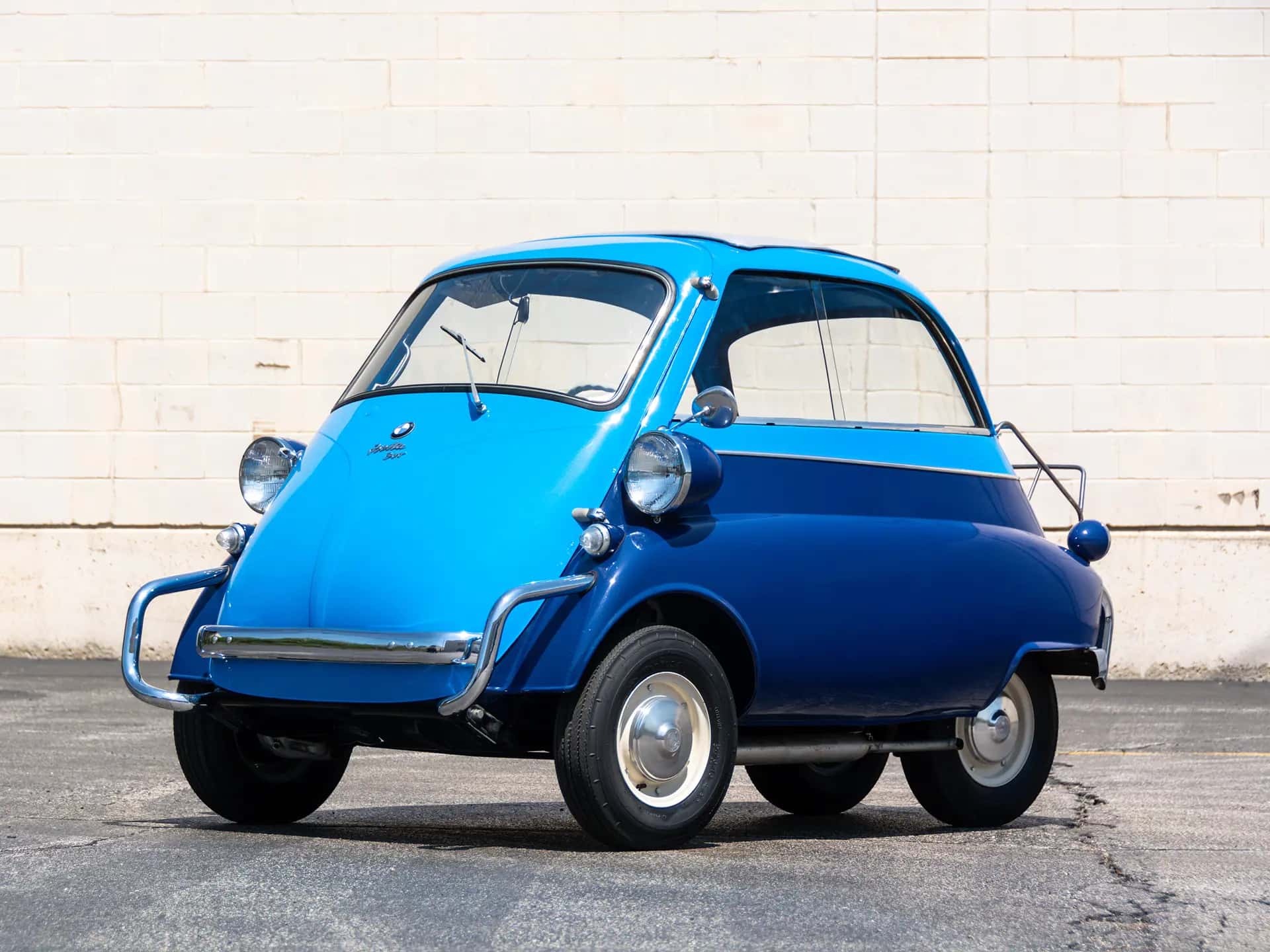 1957 BMW Isetta 300 sold for $31,900