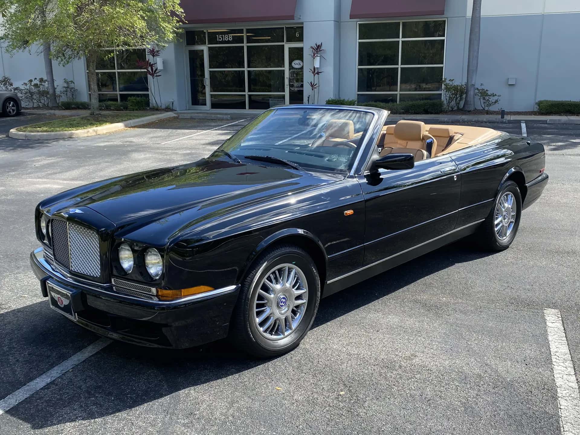 1999 Bentley Azure sold for $33,000