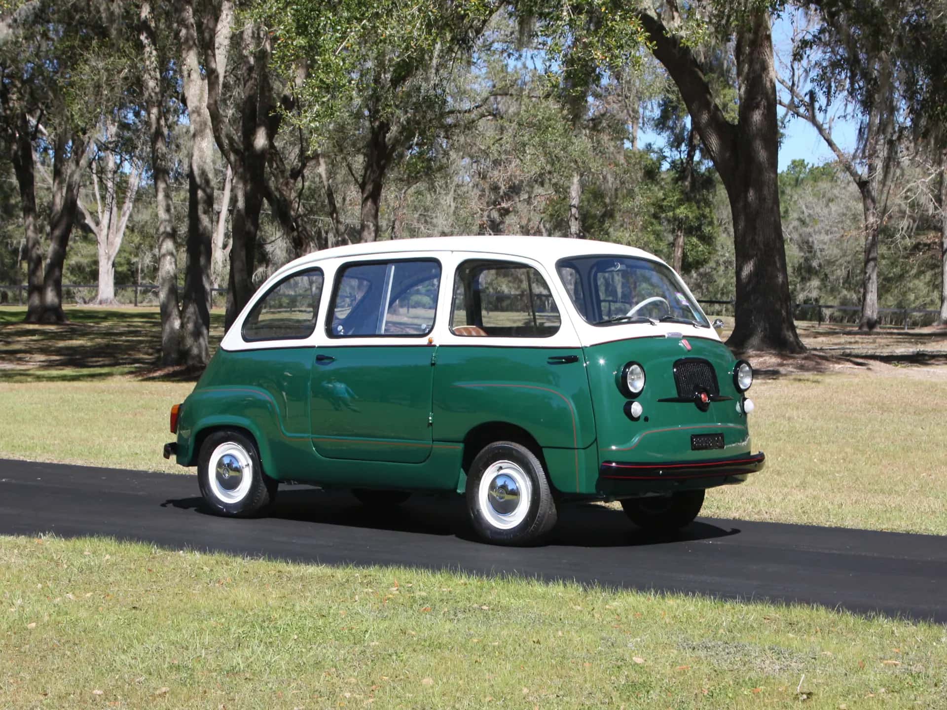 1965 Fiat 600 D Multipla sold for $25,850
