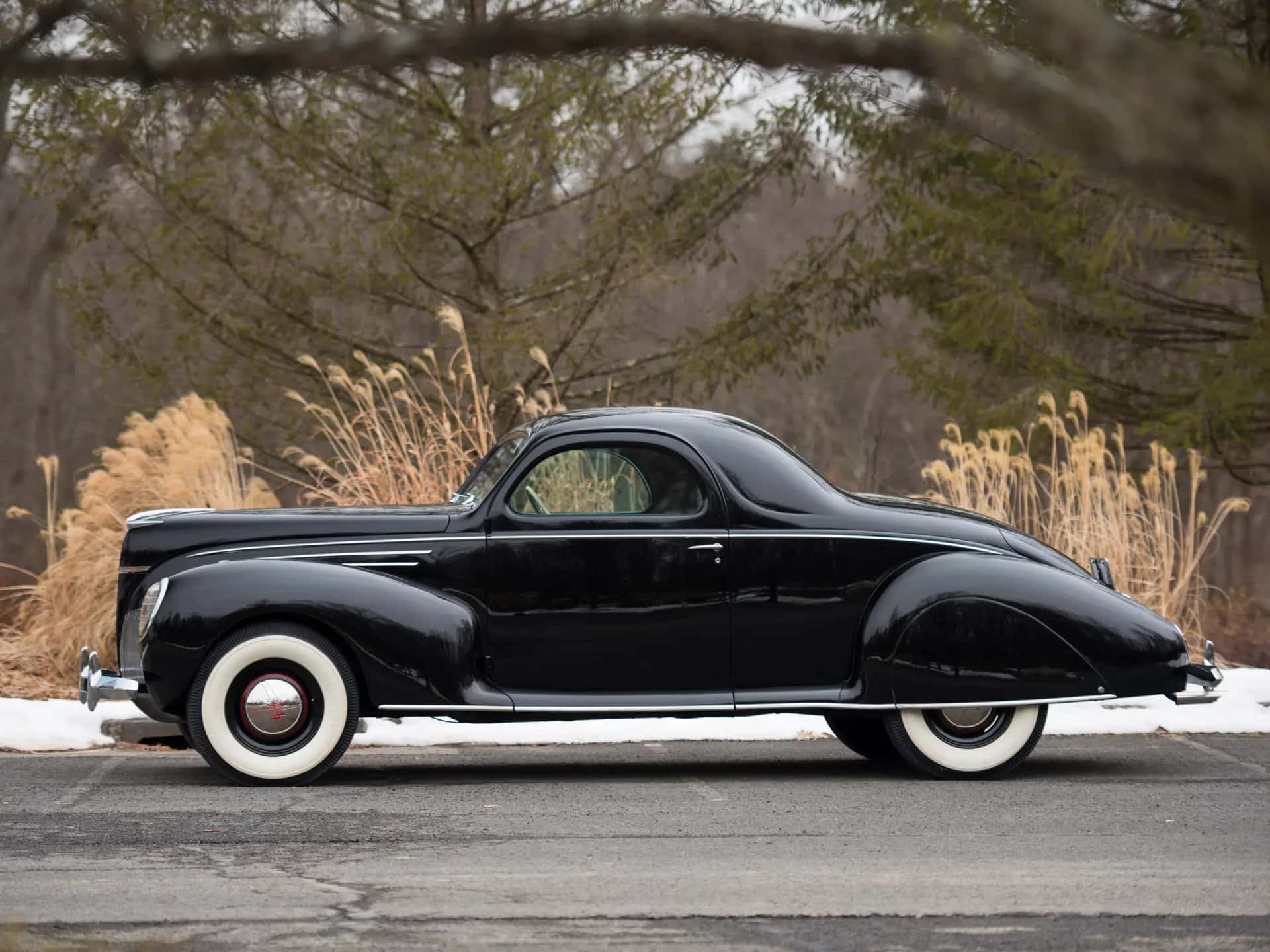 1939 Lincoln -Zephyr Coupe sold for $123,200
