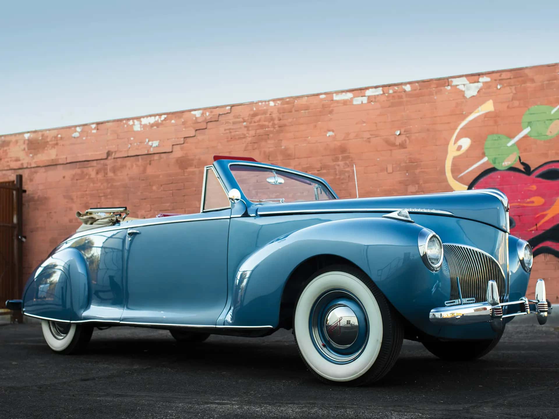 1941 Lincoln Zephyr V-12 Convertible sold for $47,600