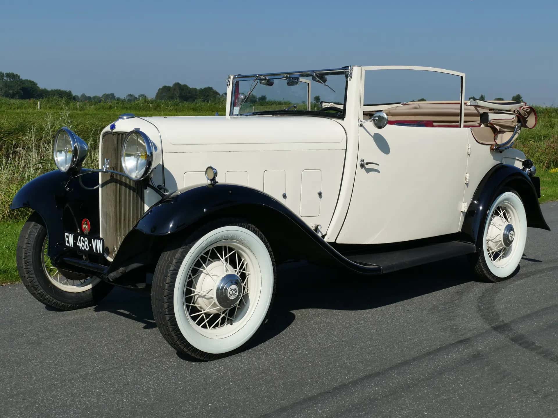 1932 Ford V-8 Cabriolet sold for €0