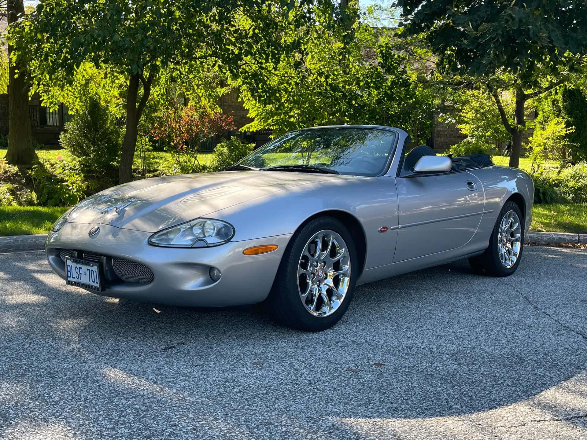 2000 Jaguar XKR sold for $10,000