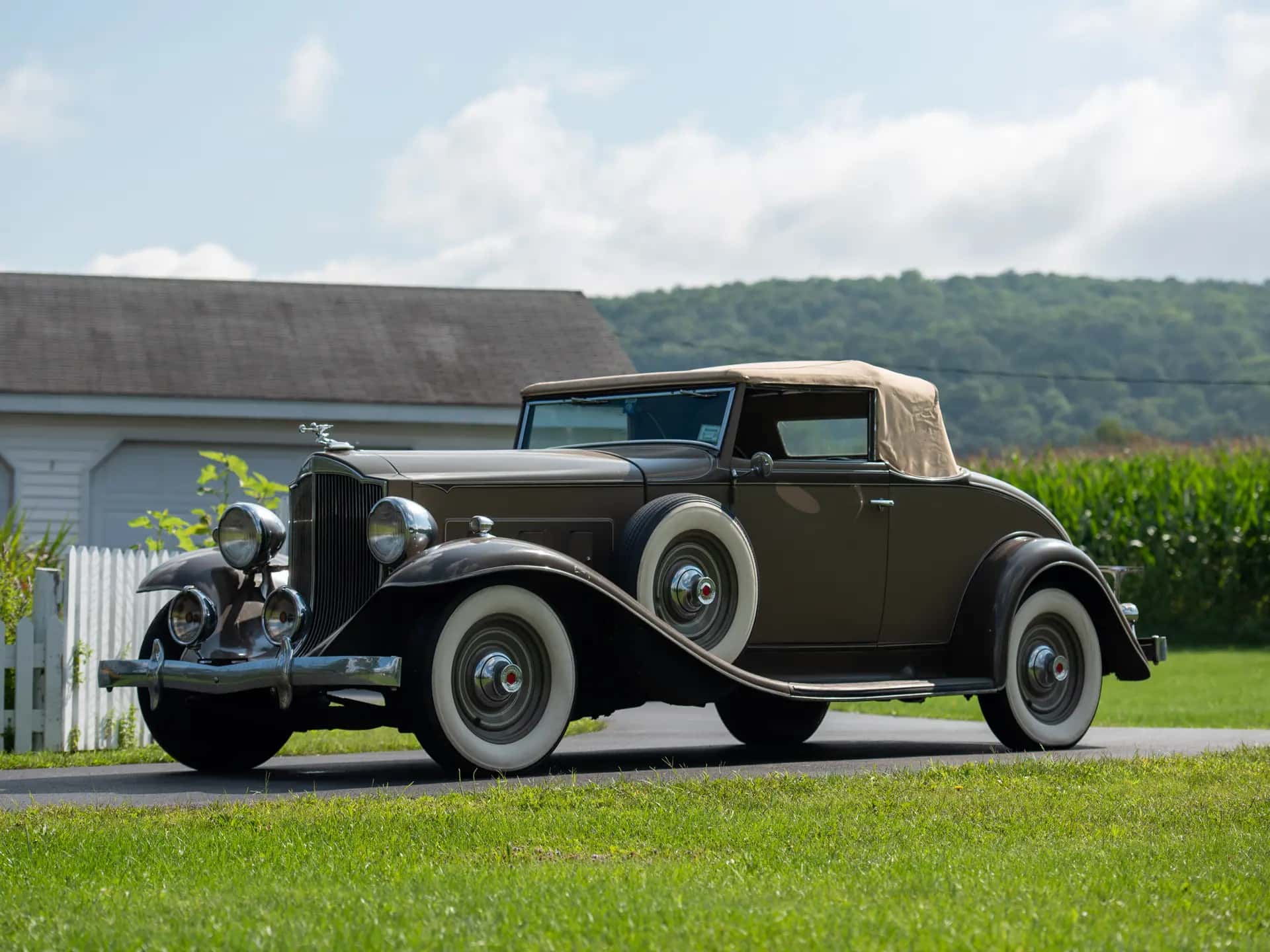 1932 Packard 900 Light Eight Roadster Coupe sold for $70,400