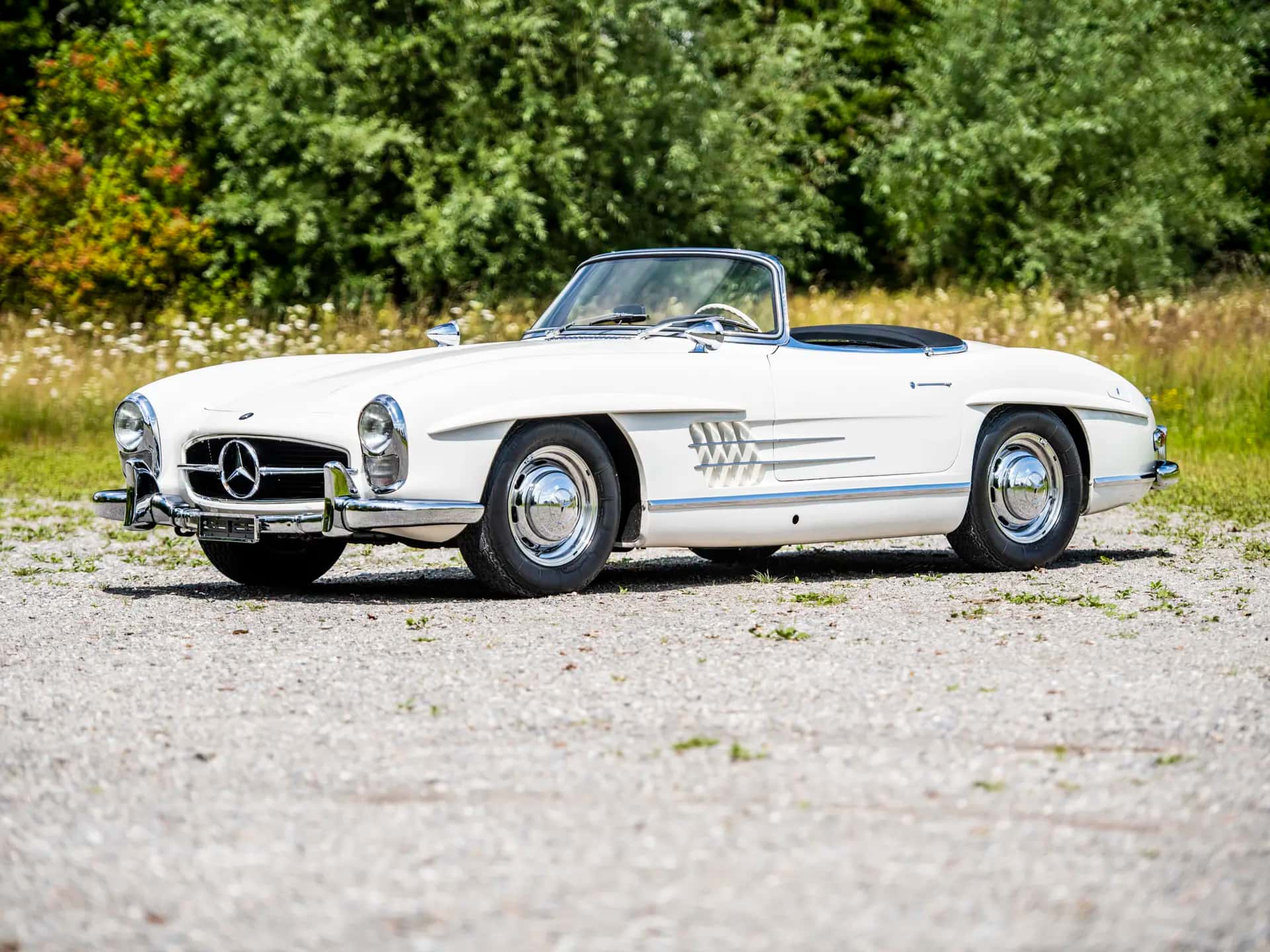 1961 Mercedes-Benz 300 SL Roadster sold for $1,130,000