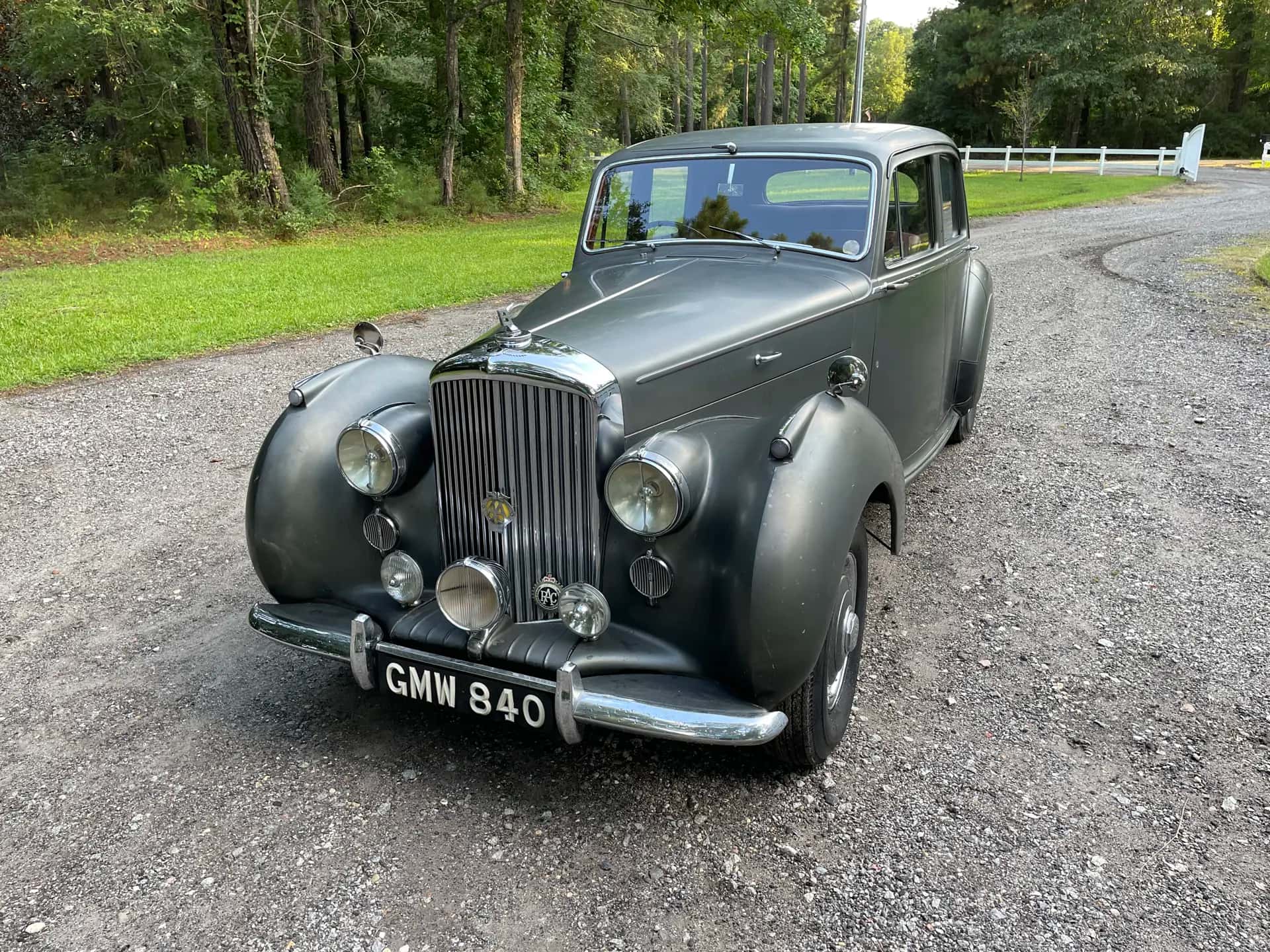 1950 Bentley MK VI Saloon sold for $22,000