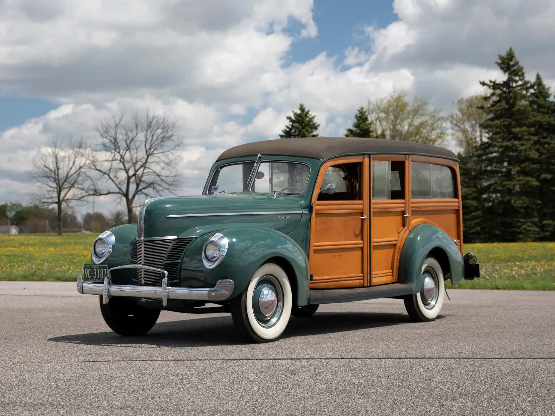 1940 Ford DeLuxe Station Wagon sold for $61,600