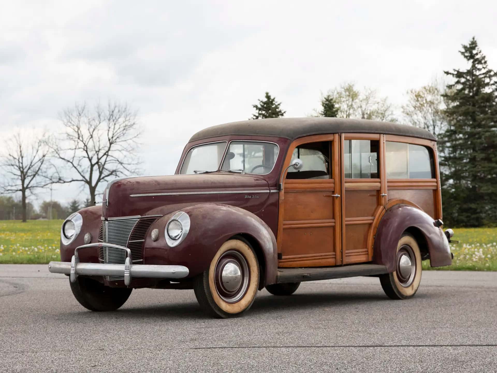 1940 Ford DeLuxe Station Wagon sold for $22,550