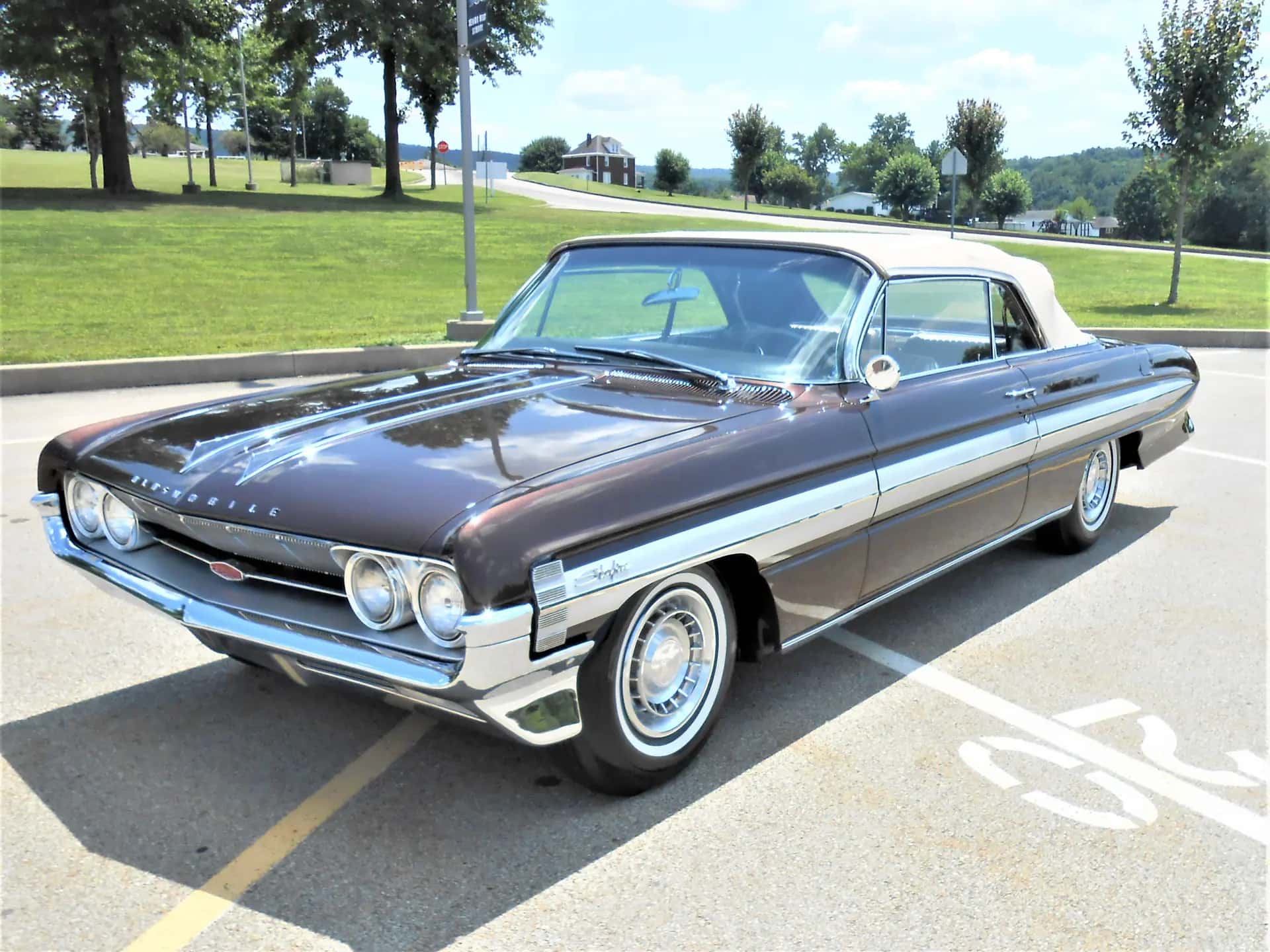 1961 Oldsmobile Starfire Convertible sold for $42,350
