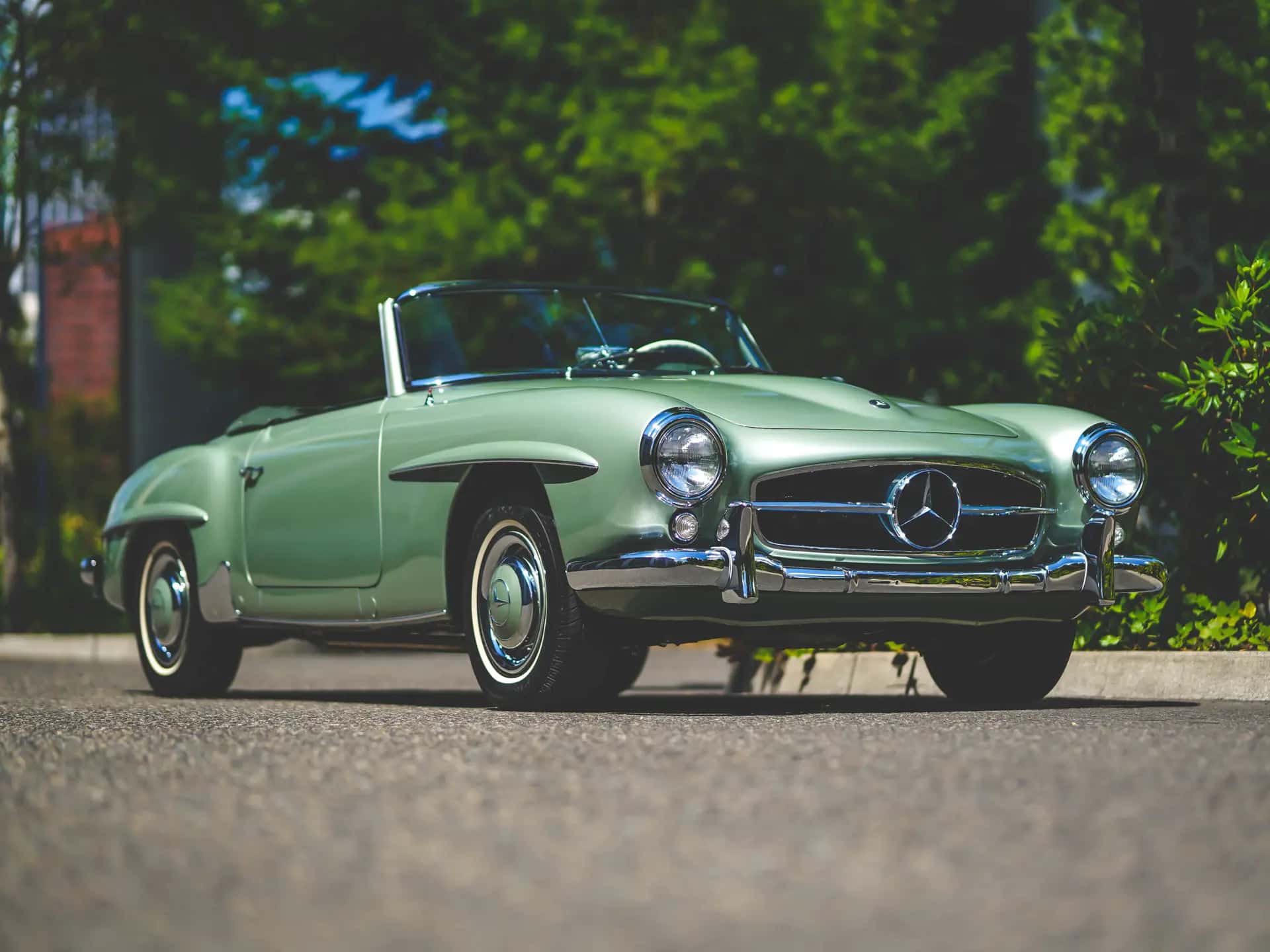 1956 Mercedes-Benz 190 SL sold for $235,200