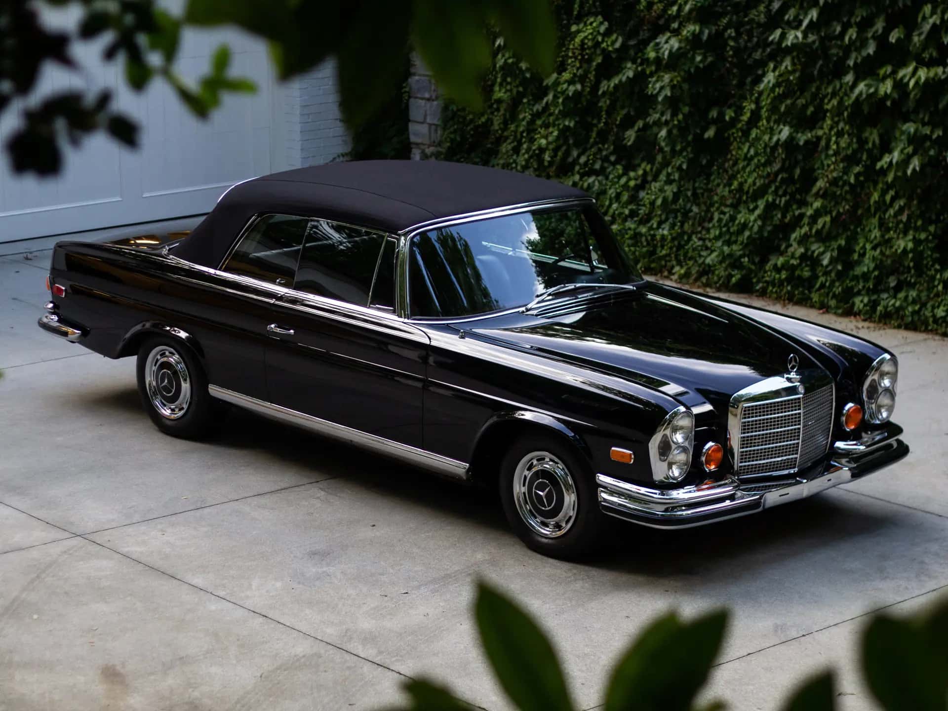 1970 Mercedes-Benz 280 SE 3.5 Cabriolet sold for $434,000