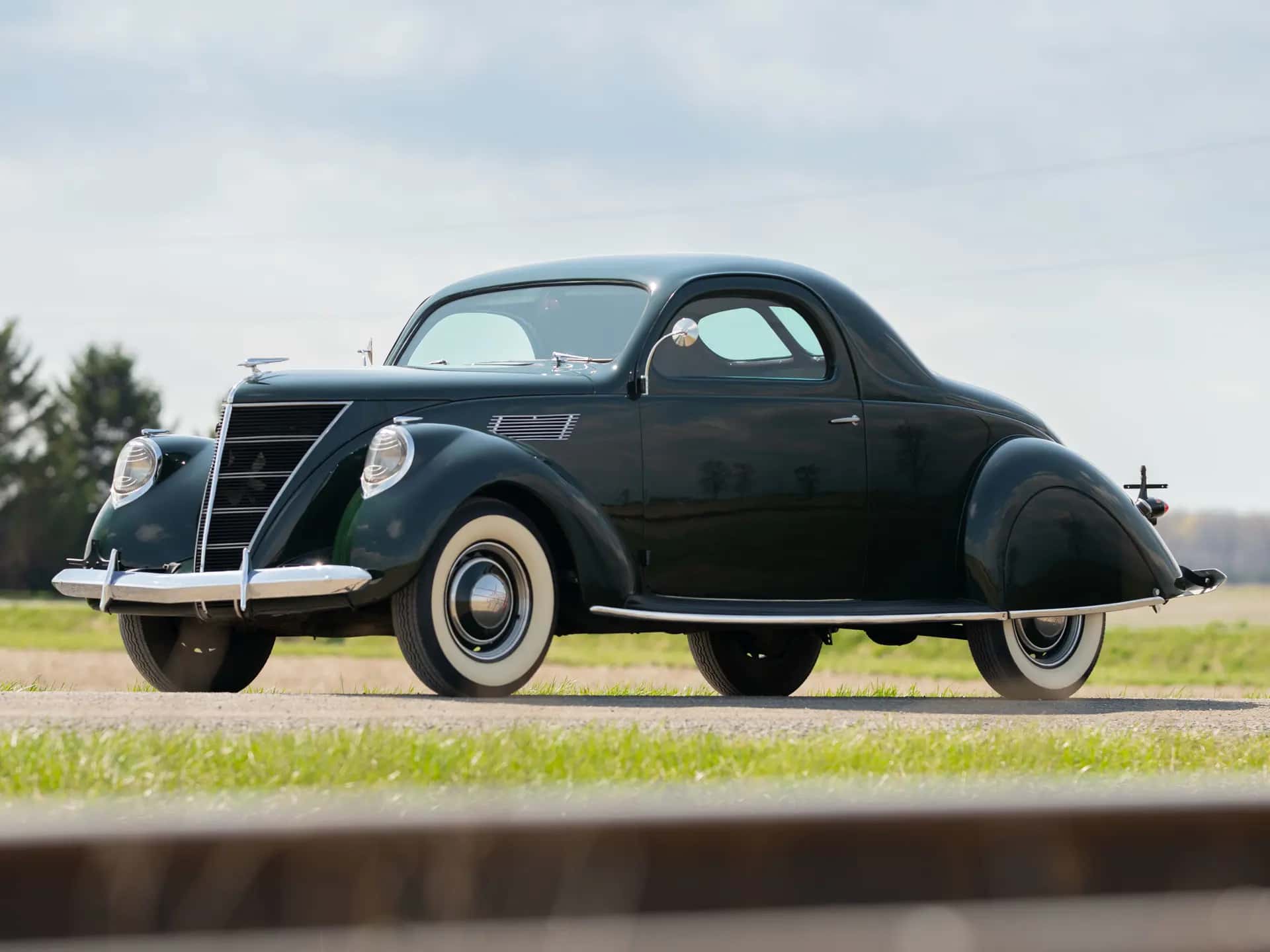 1937 Lincoln -Zephyr Coupe sold for $64,400