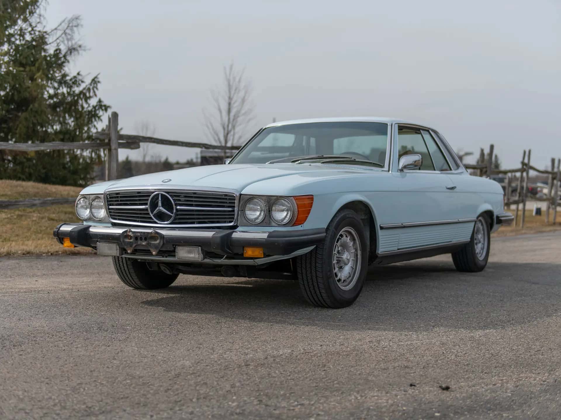 1975 Mercedes-Benz 450 SLC sold for $6,325