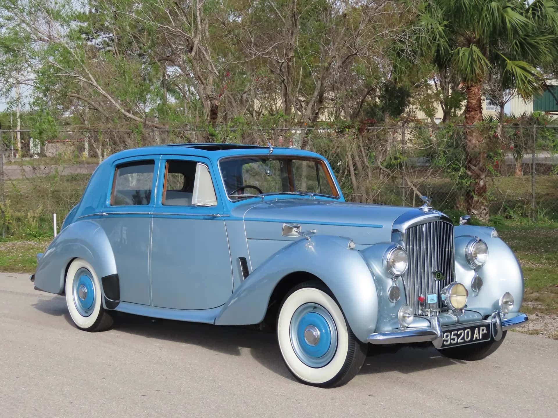 1954 Bentley R-Type Saloon sold for $34,100