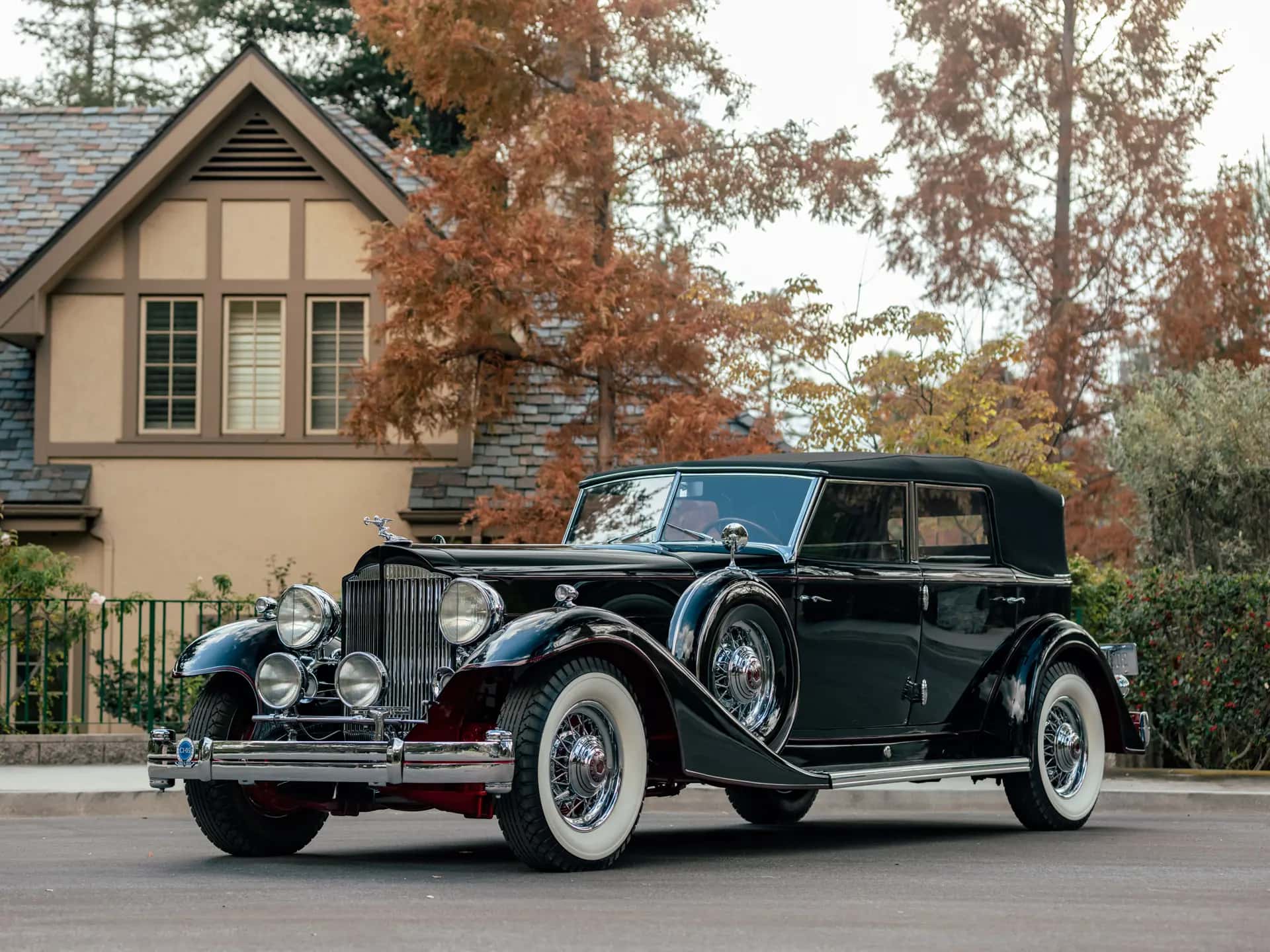 1933 Packard 1006 Custom Twelve Convertible Sedan sold for $819,000