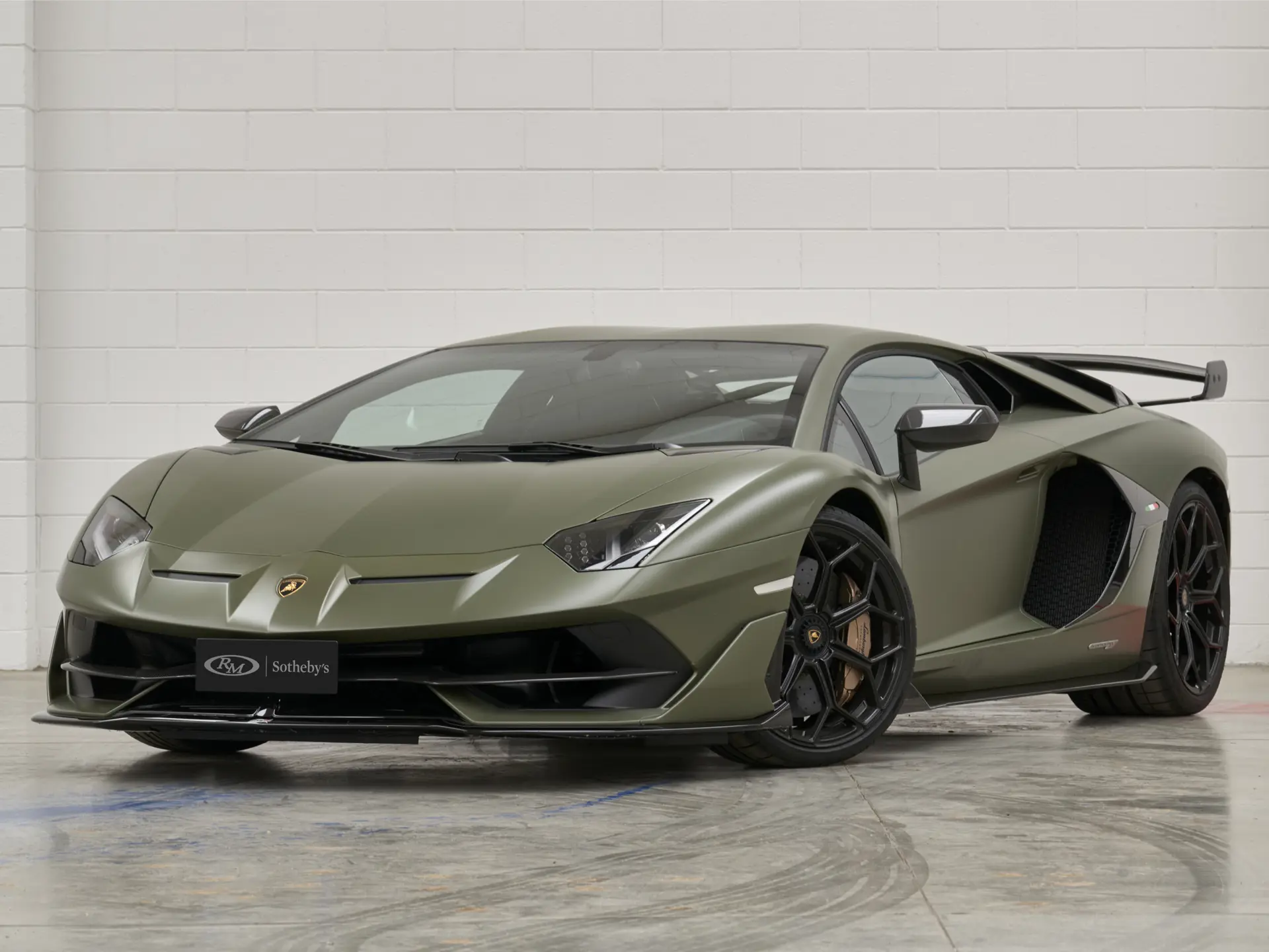 2019 Lamborghini Aventador SVJ sold for €0