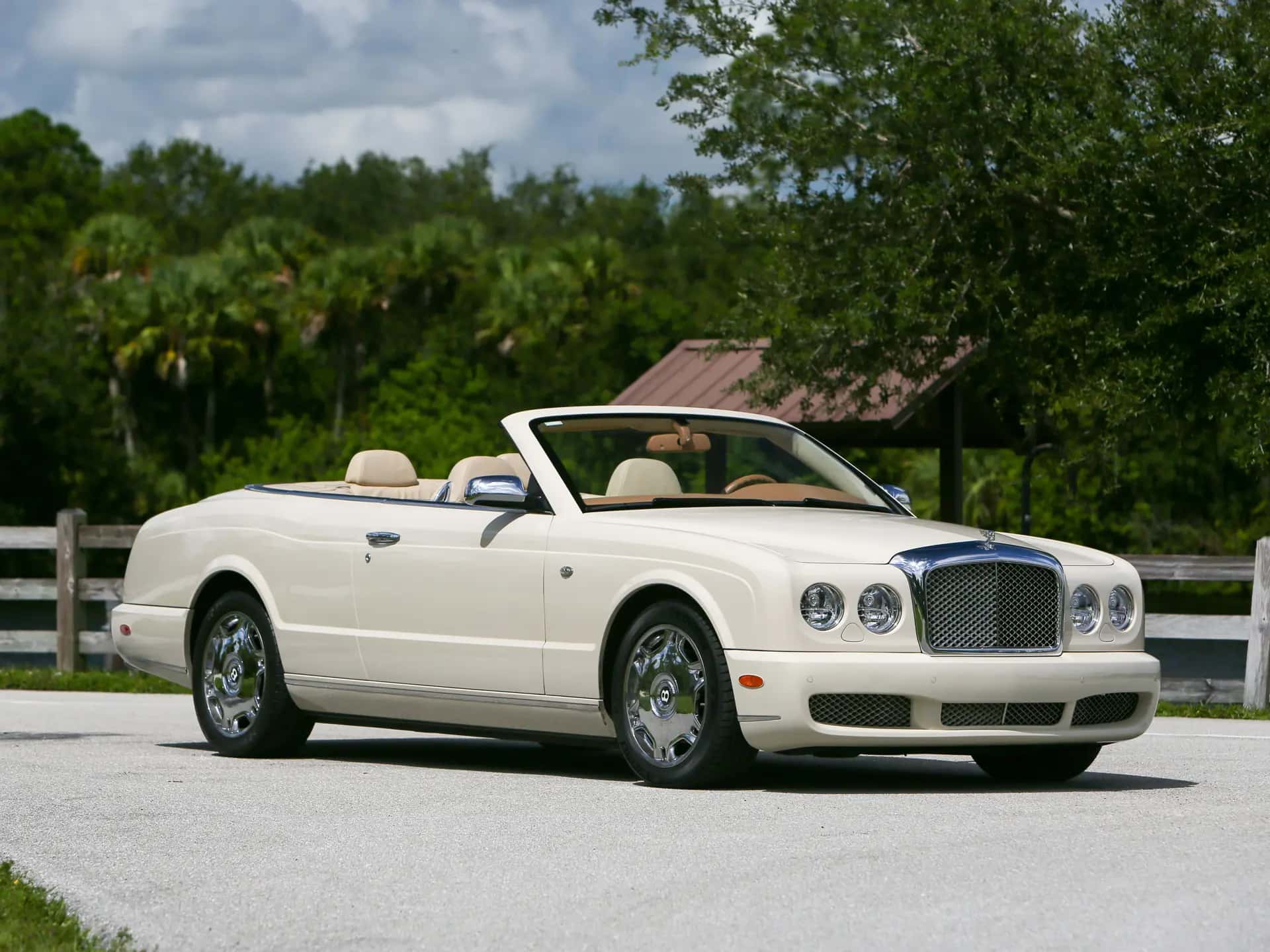 2009 Bentley Azure sold for $84,700