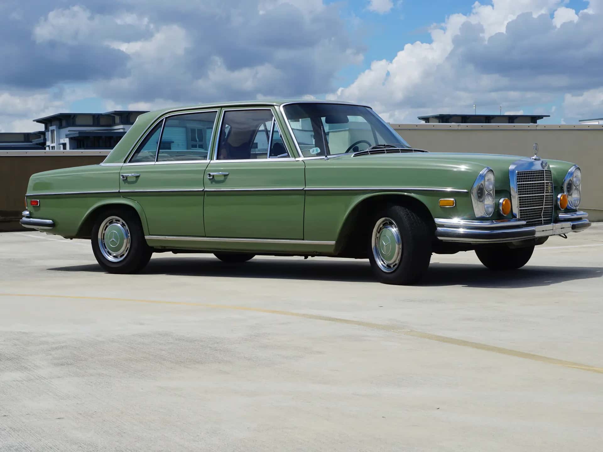 1972 Mercedes-Benz 280 SE 4.5 sold for $0