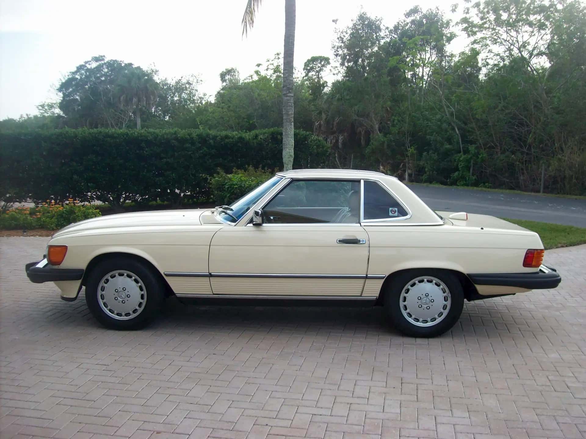 1987 Mercedes-Benz 560 SL sold for $0