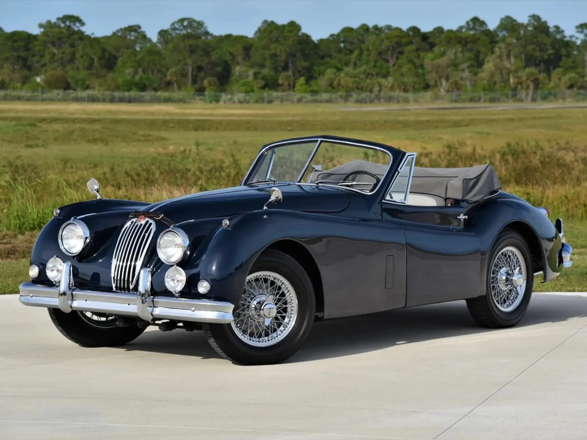 1955 Jaguar XK 140 MC Drophead Coupe sold for $104,500