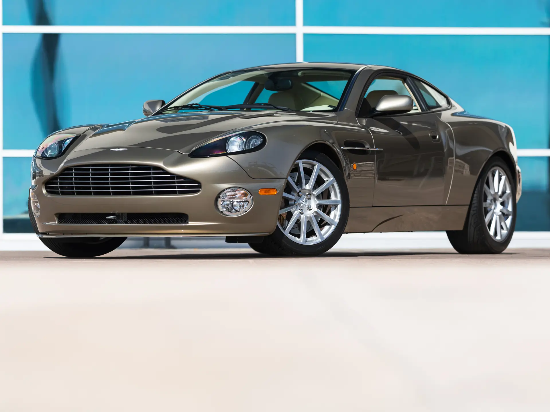 2005 Aston Martin Vanquish S sold for $179,200