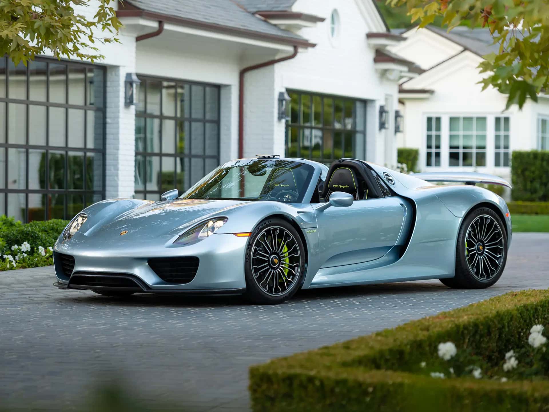 2015 Porsche 918 Spyder sold for $1,600,000
