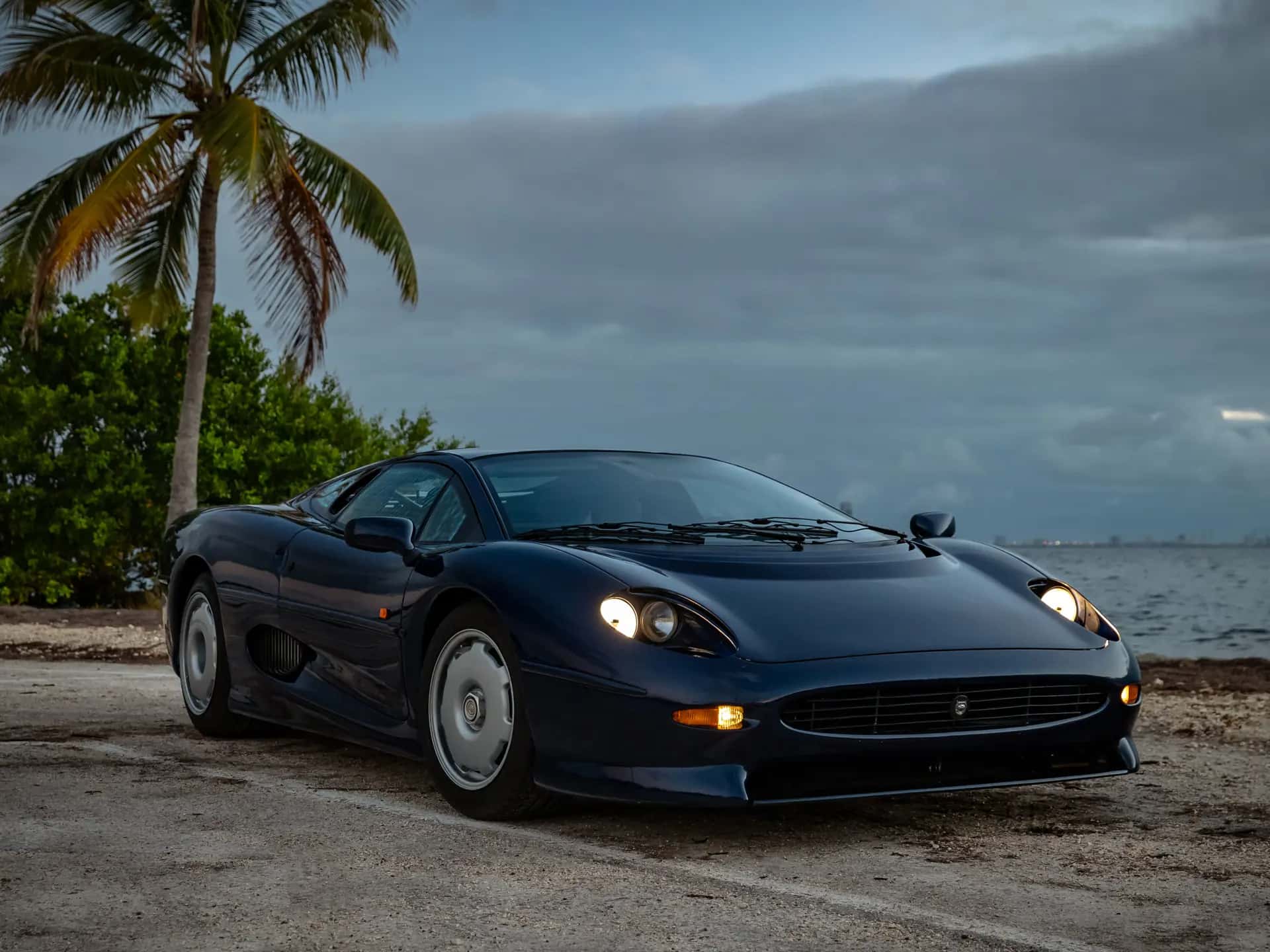 1994 Jaguar XJ220 sold for $0