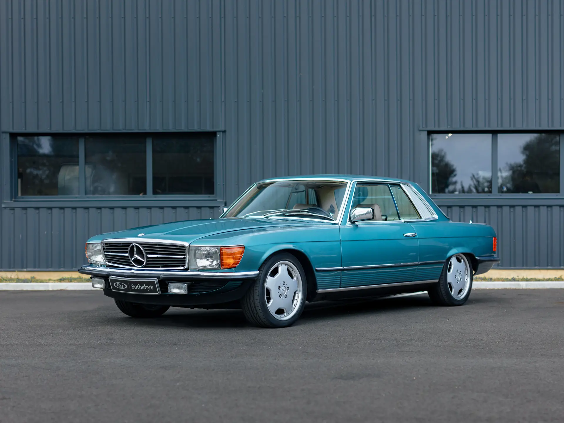 1984 Mercedes-Benz 500 SLC sold for €39,100