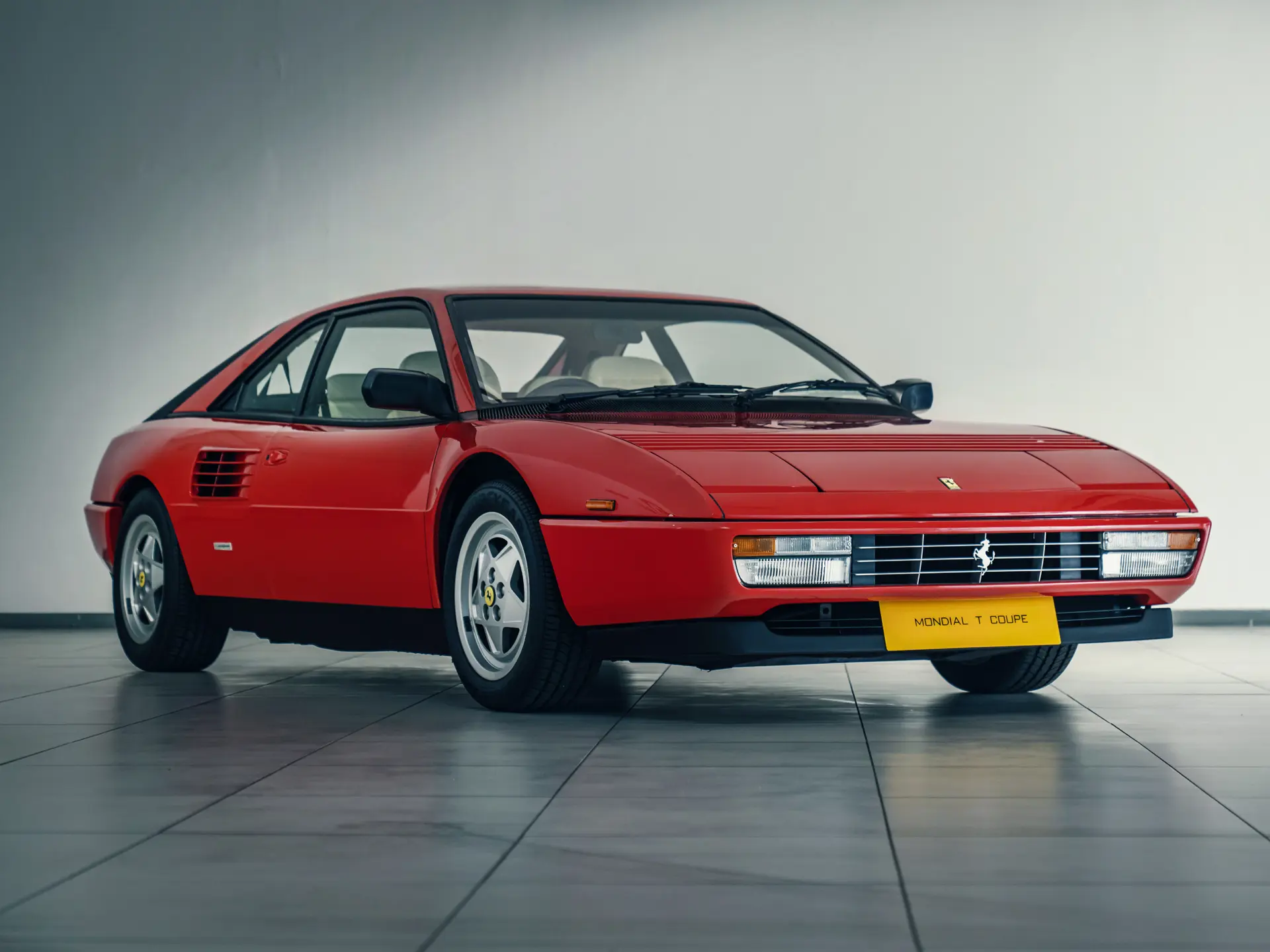 1992 Ferrari Mondial T sold for £34,500