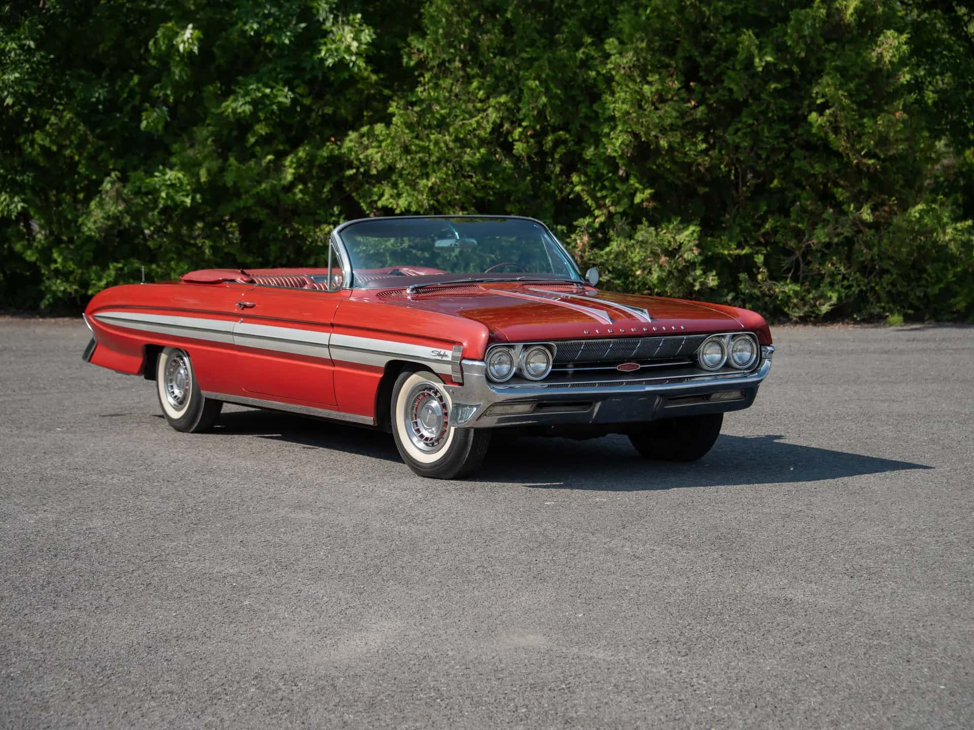 1961 Oldsmobile Starfire Convertible sold for $36,300