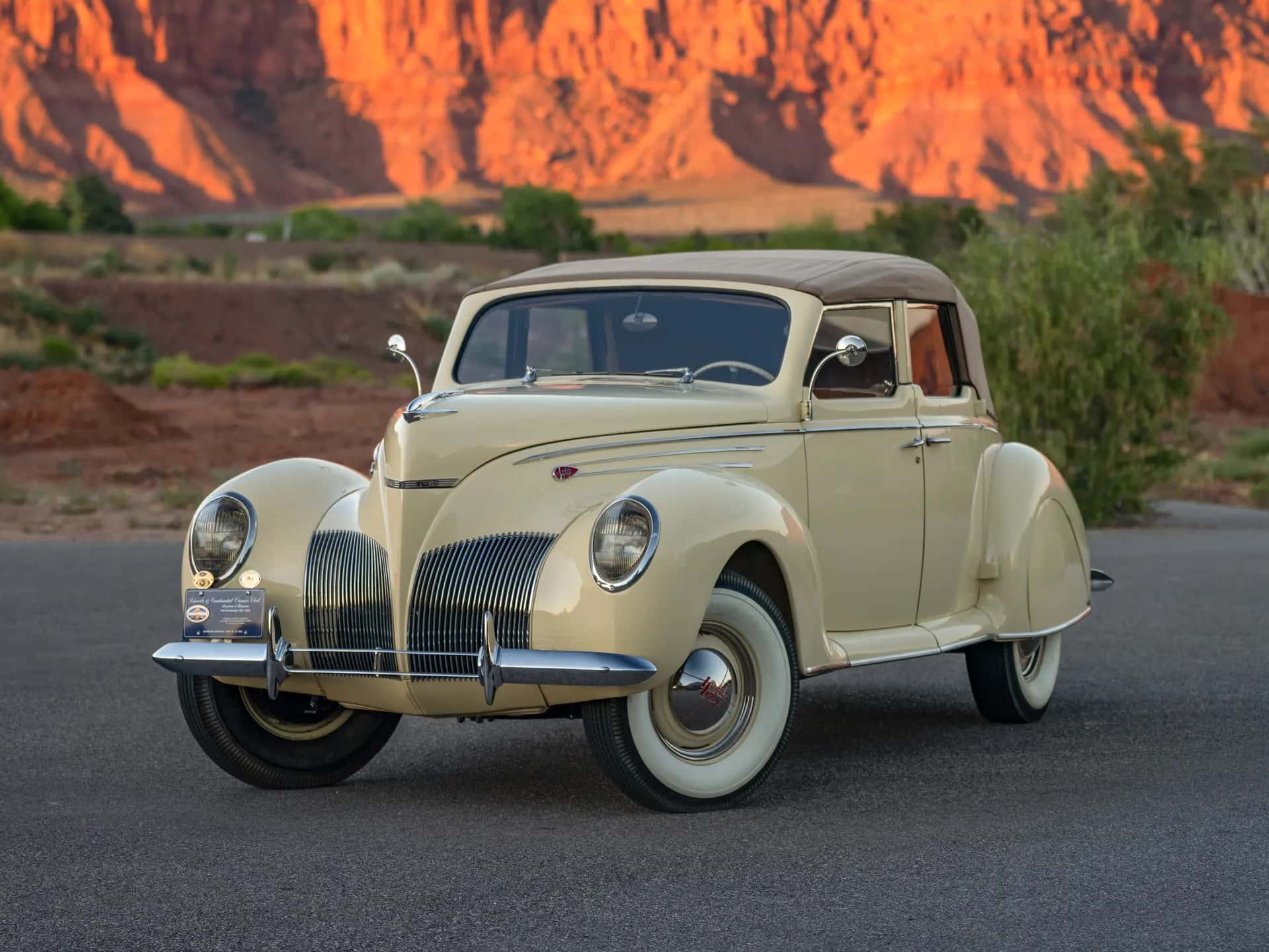 1939 Lincoln -Zephyr Convertible Sedan sold for $66,000