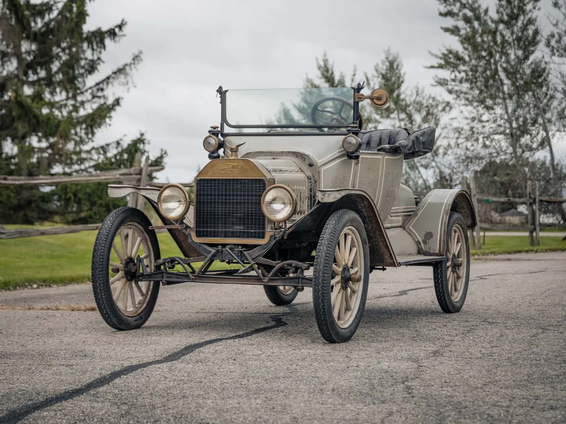 1915 Ford Model T Runabout sold for $15,400