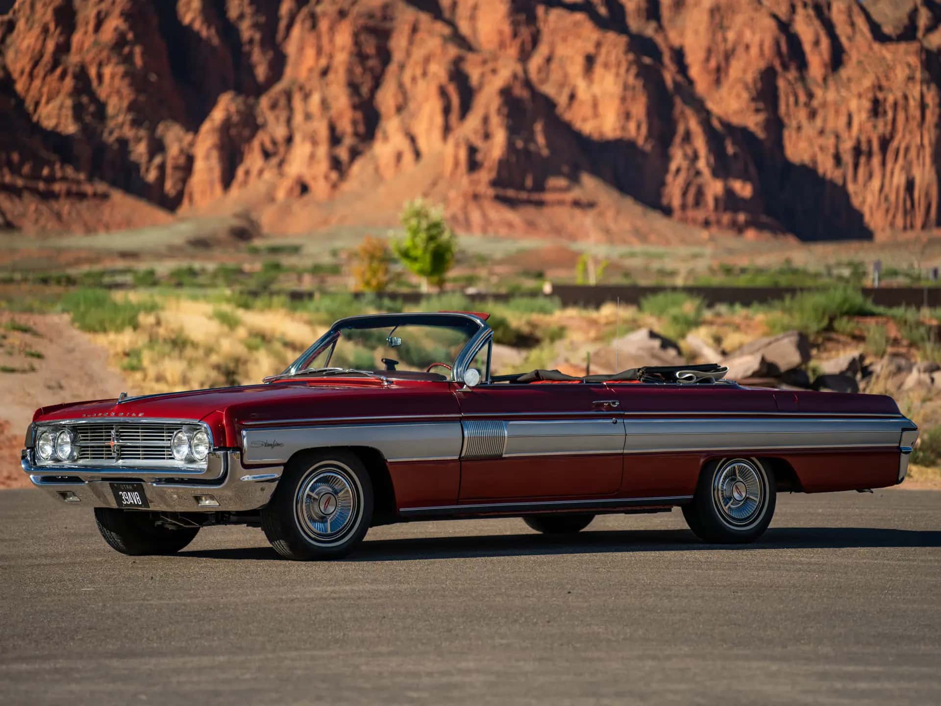 1962 Oldsmobile Starfire Convertible sold for $30,800